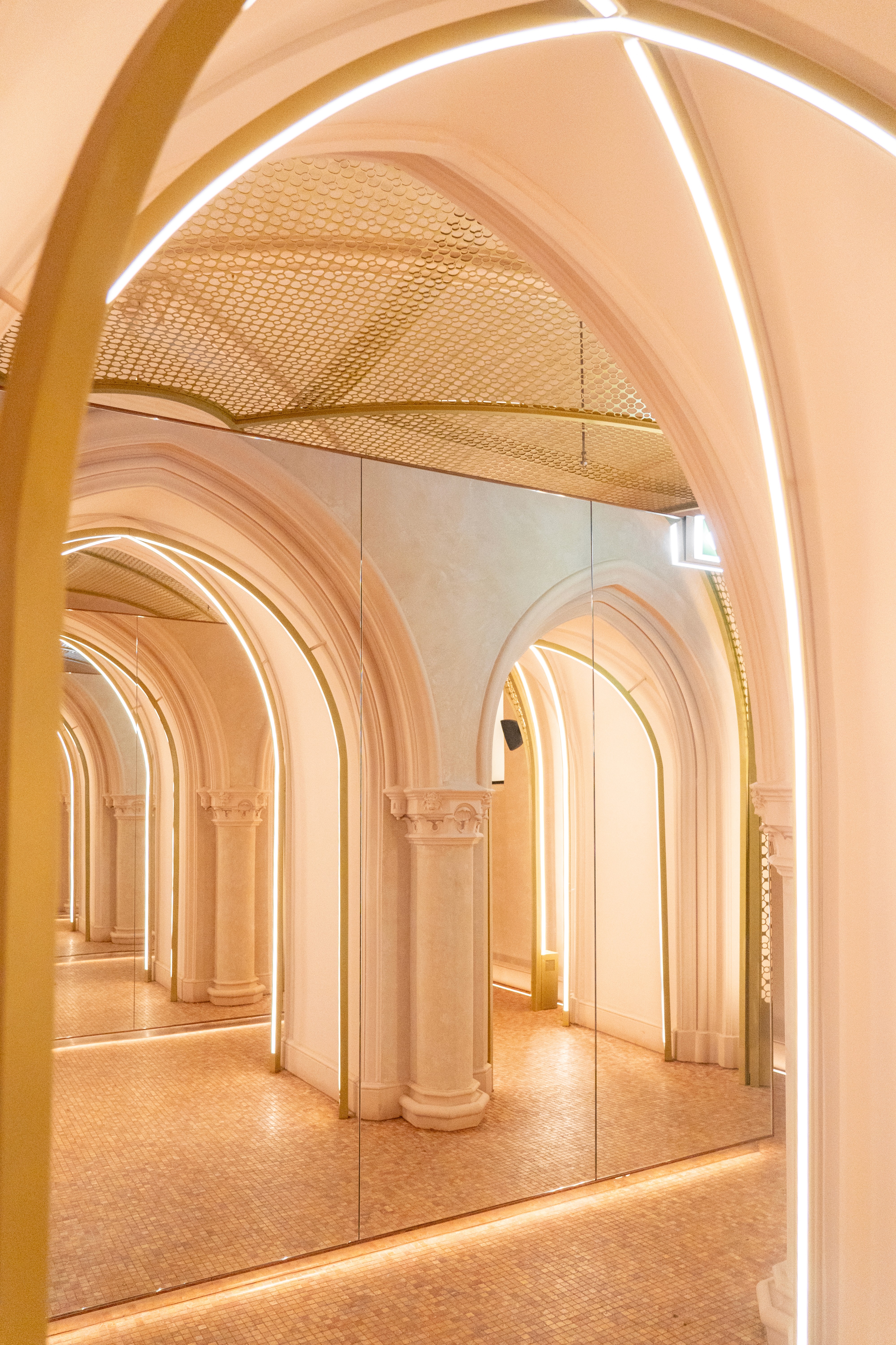 w budapest hotel_corridor