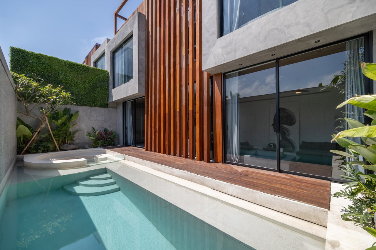 A 2-bedroom villa in a complex in Canggu, located about 950 meters from Batu Bolong Beach