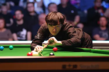sunny akani playing on the tv table at the english open 2025