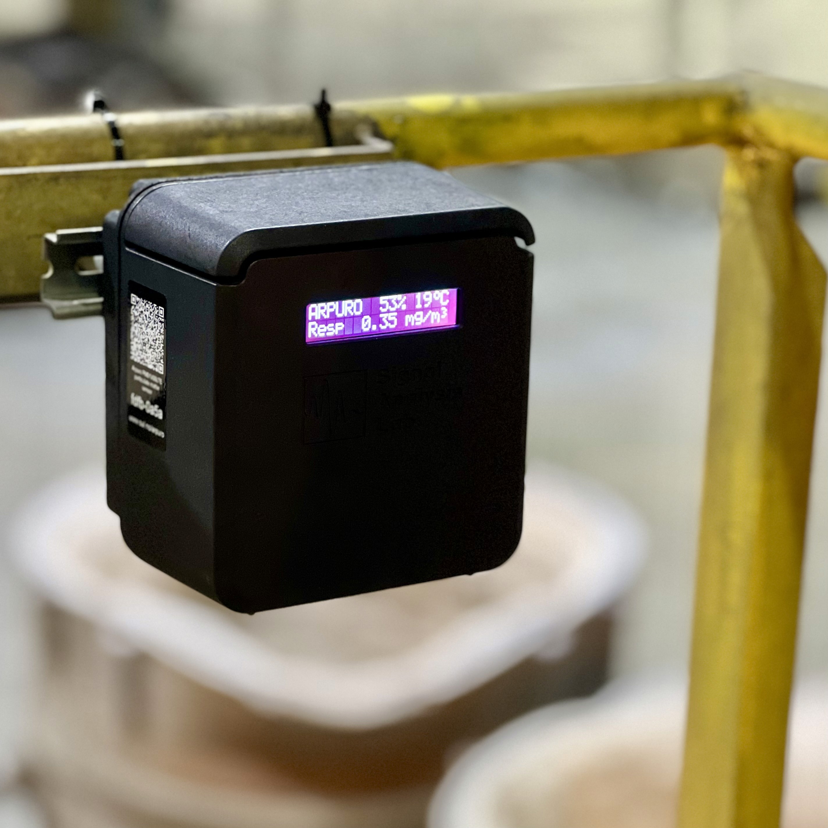 Arpuro PM sensor mounted on a wall