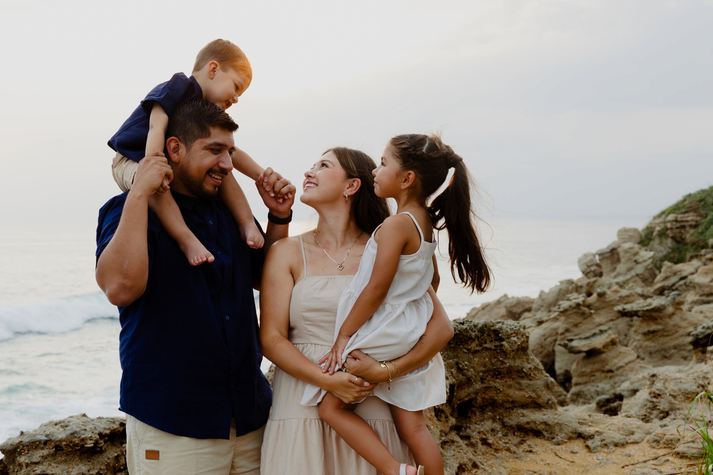sesión de Fotografía de familia en la playa en Puerto Escondido Oaxaca