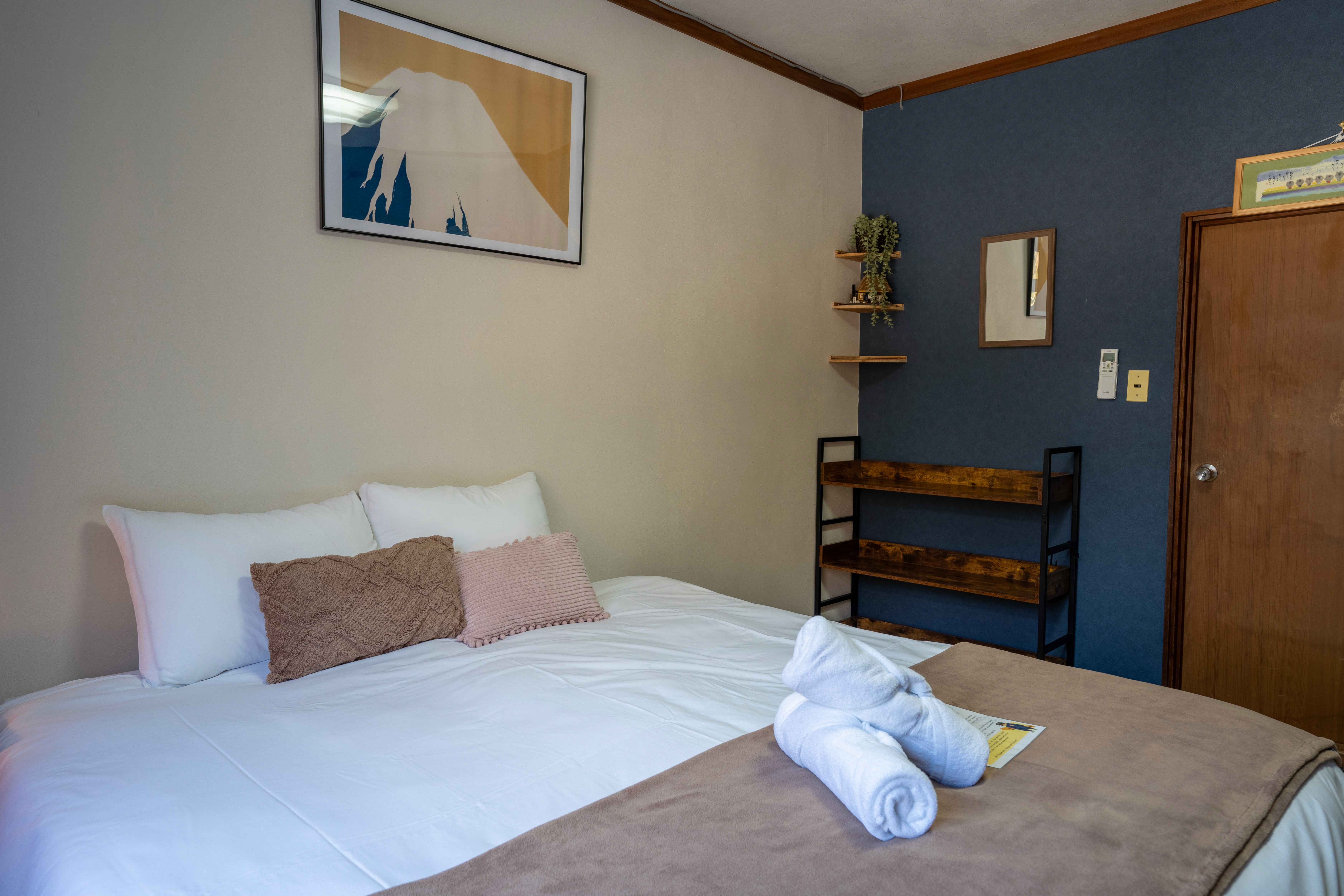 Family room interior at Sneaky Peaks, Hakuba