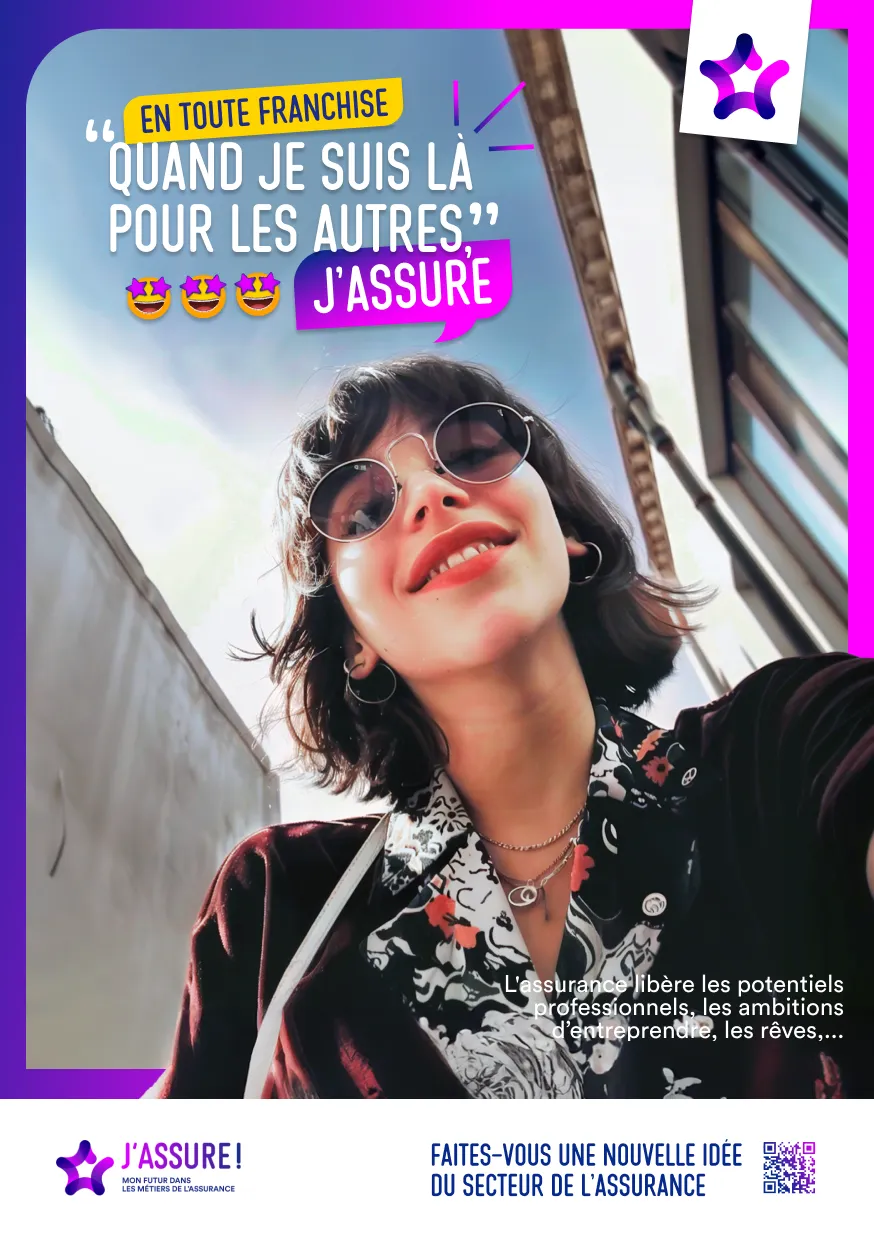 Affiche de recrutement montrant une jeune femme en discussion. Texte : Quand j’assure je peux faire bouger les choses, J’agis. L’alternance est un tremplin vers un emploi avec plus de 45 métiers disponibles dans l'assurance. Logo J'assure ! mon futur dans les métiers de l'assurance.
