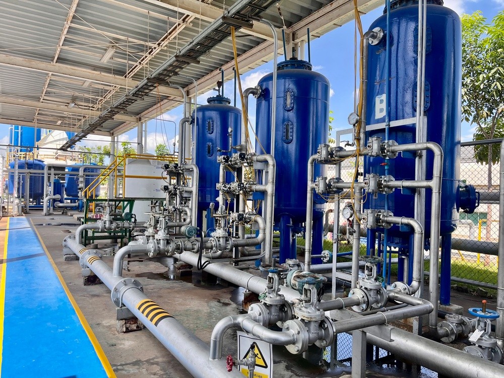 man standing in front of people sitting beside table with laptop computers