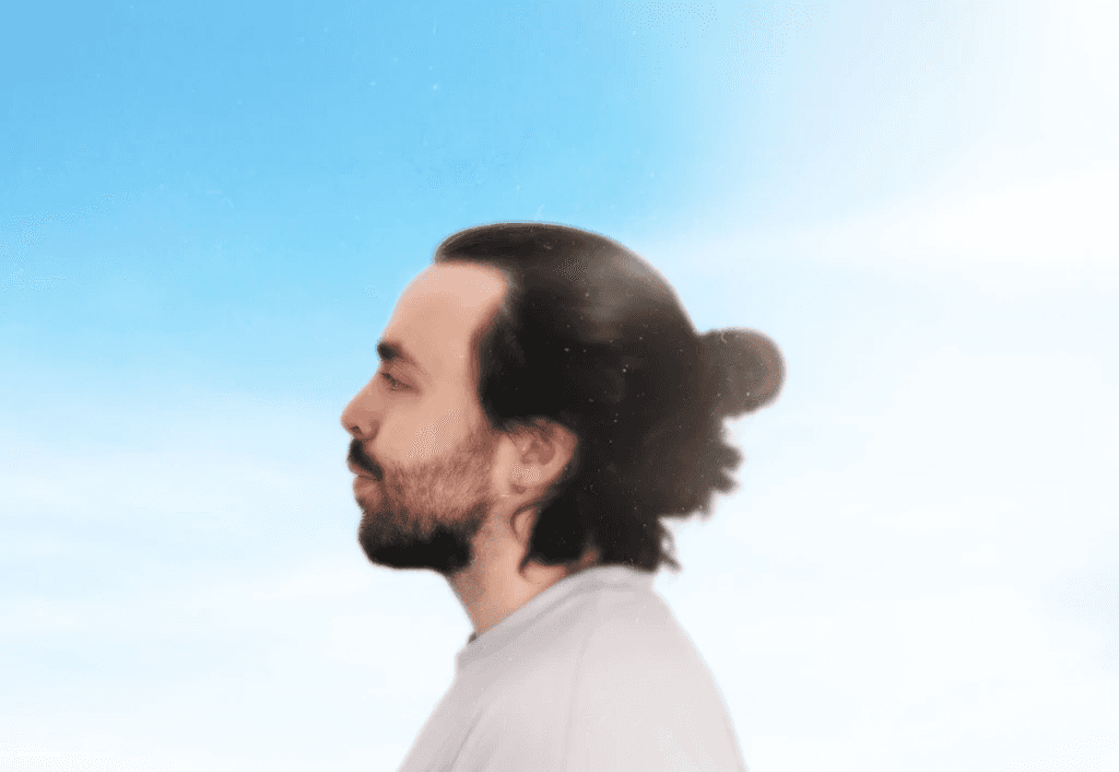 Portrait de profil de Nicolas Chapuy, directeur artistique chez ChapsDesign.