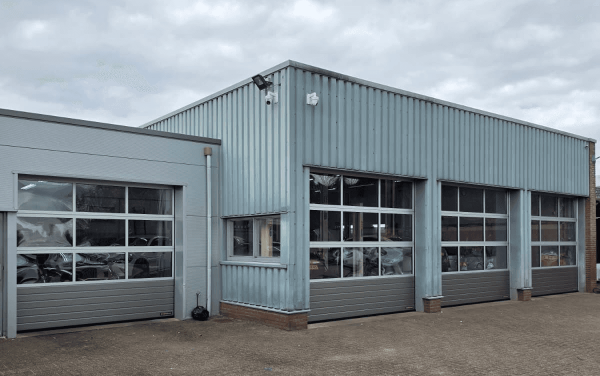 Industriedeuren bij bedrijf - door Dugreja