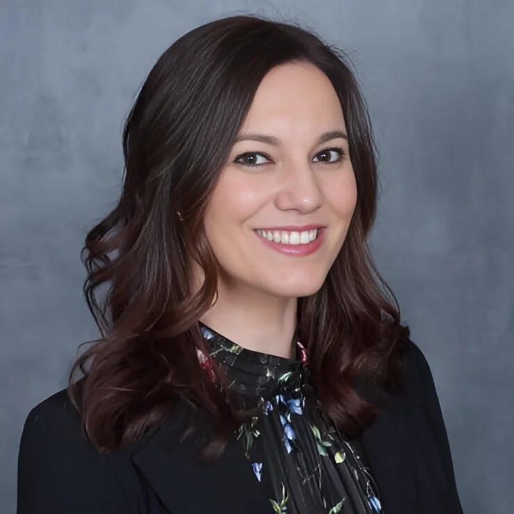 woman on focus photography