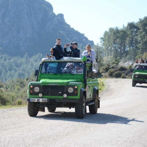 Alanya: Taurusvuorten Jeep-safari + Lounas Dimcay-joella -liput Alanyassa