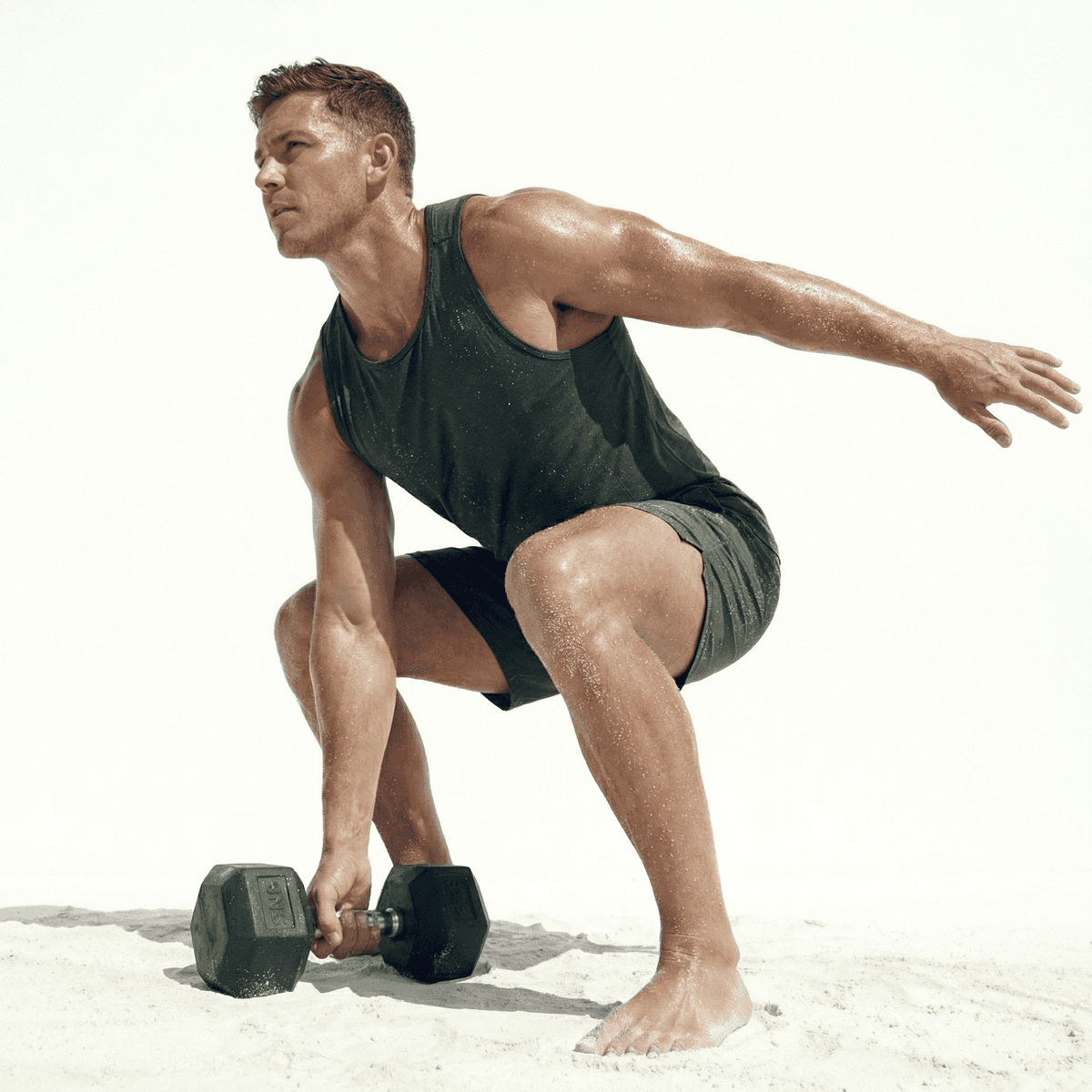 Dynamic strength training at MokoBoko using dumbbells for explosive power and muscle tone.