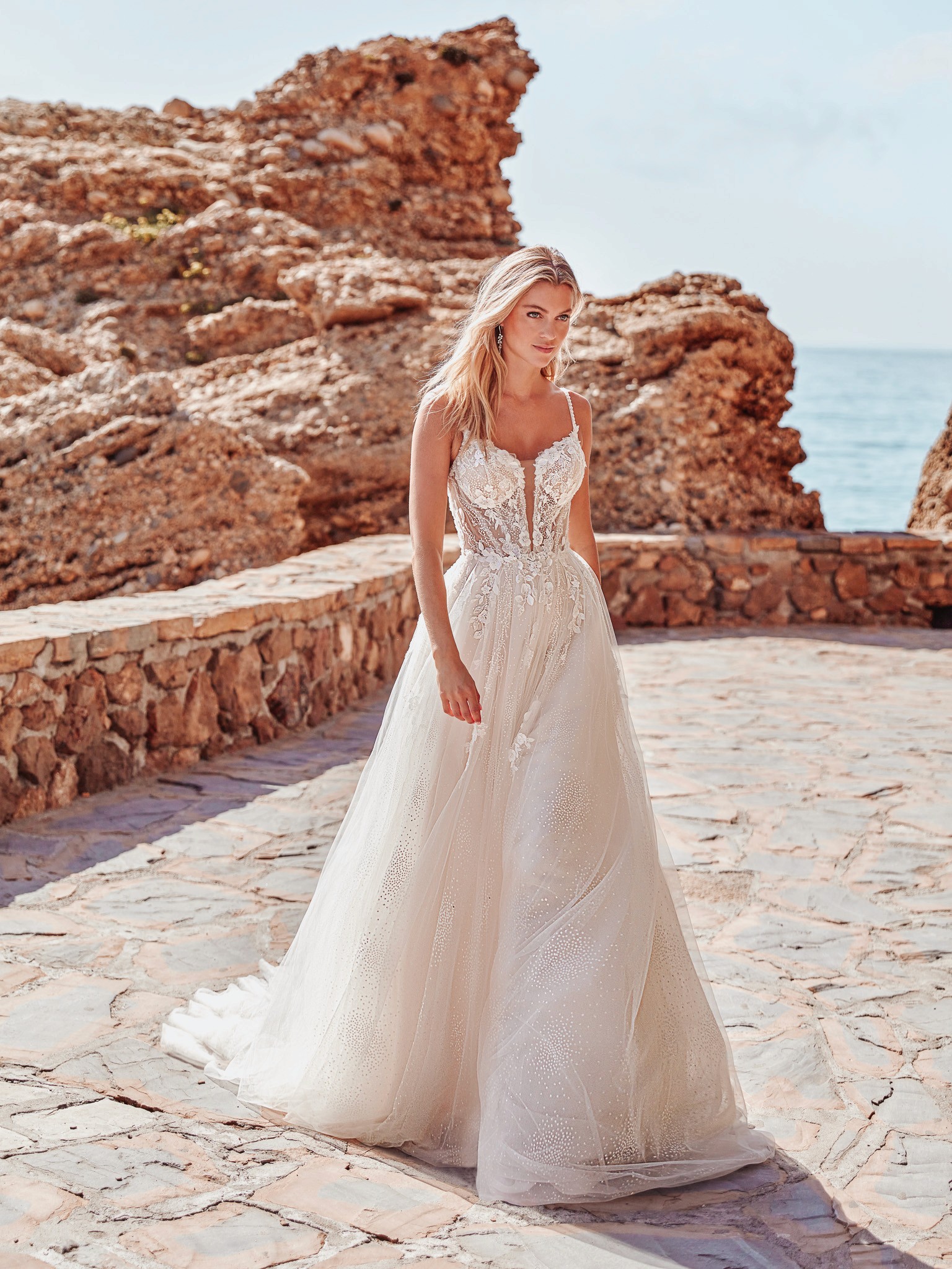 Prinzessin Brautkleid von Amelie Bridal mit transparenter Lingerie-Corsage und funkelndem Glitzertüllrock