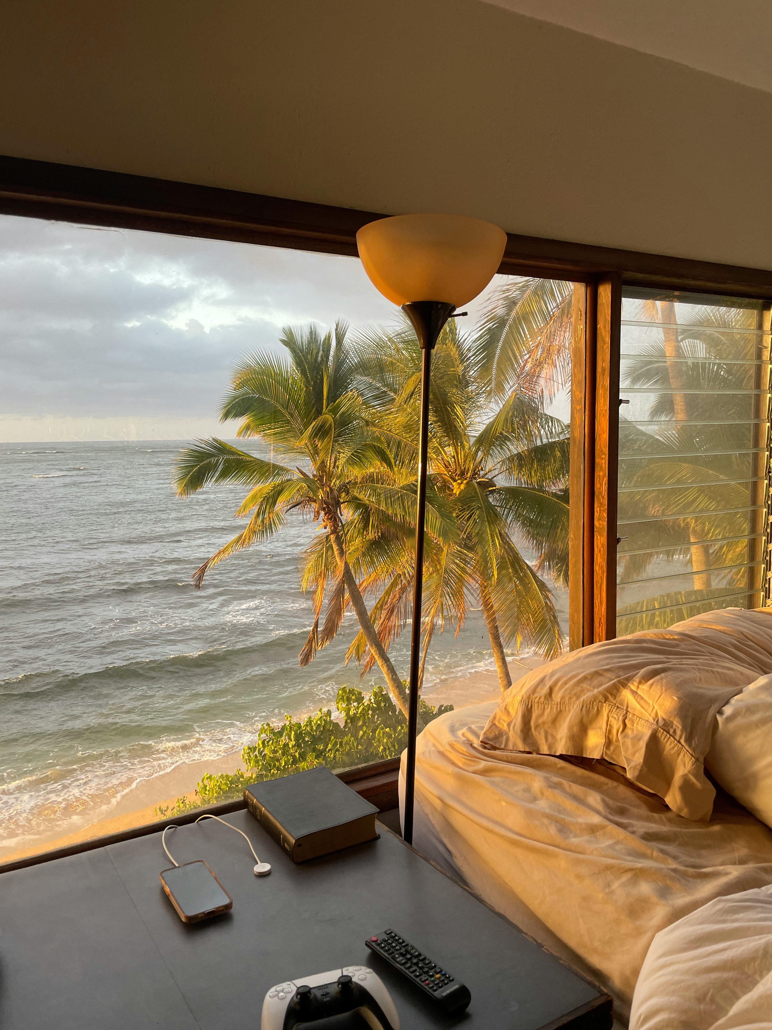 A bedroom with a view of the ocean