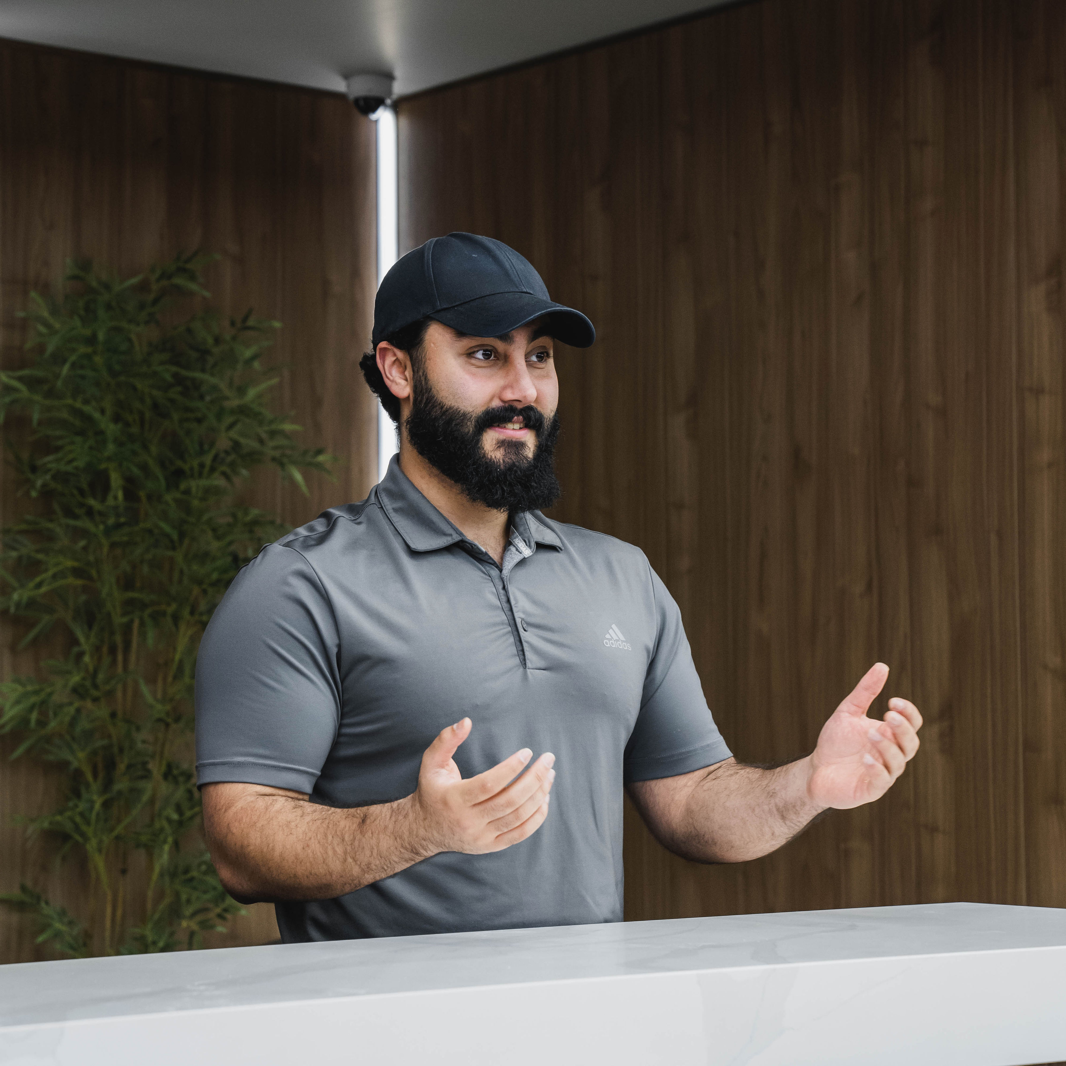 Thumbnail of Coach Ario explaining in one of his online coaching videos 