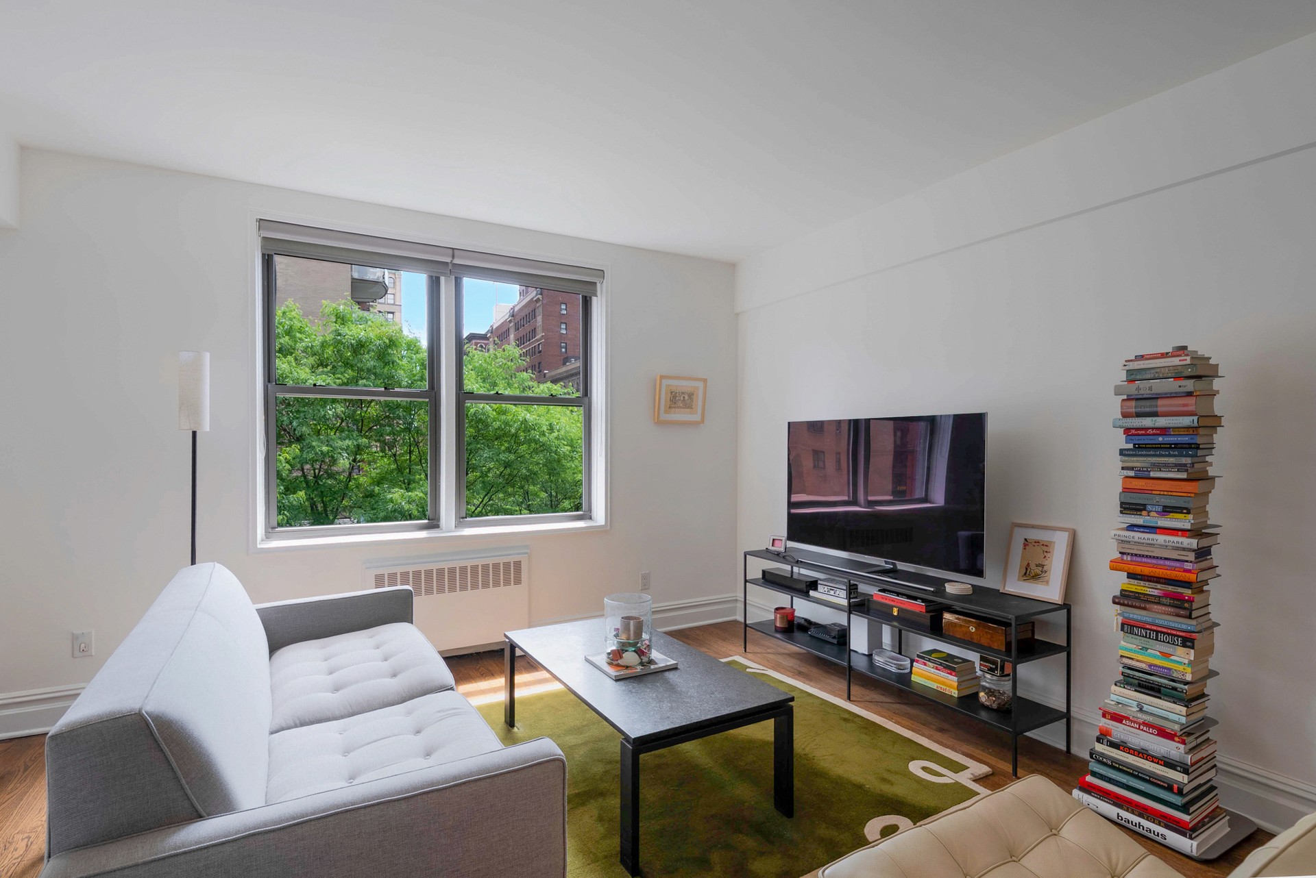 60 E 9th St 515