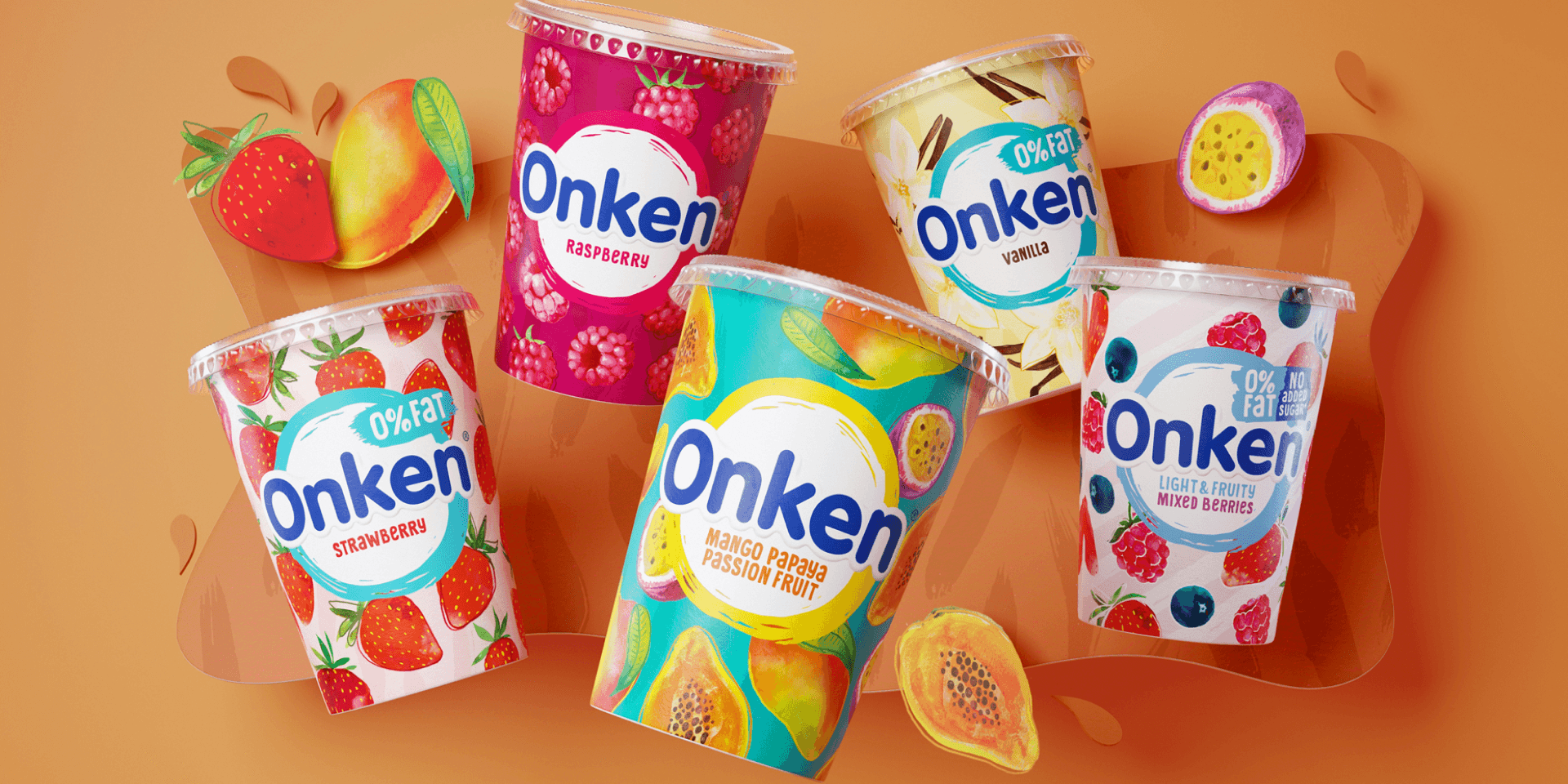 Markenwelt Onken UK – Joghurtbecher in Sorten Strawberry, Raspberry, Vanilla, Mango Passion Fruit und Mixed Berries mit illustrierten Früchten vor warmem Orange.