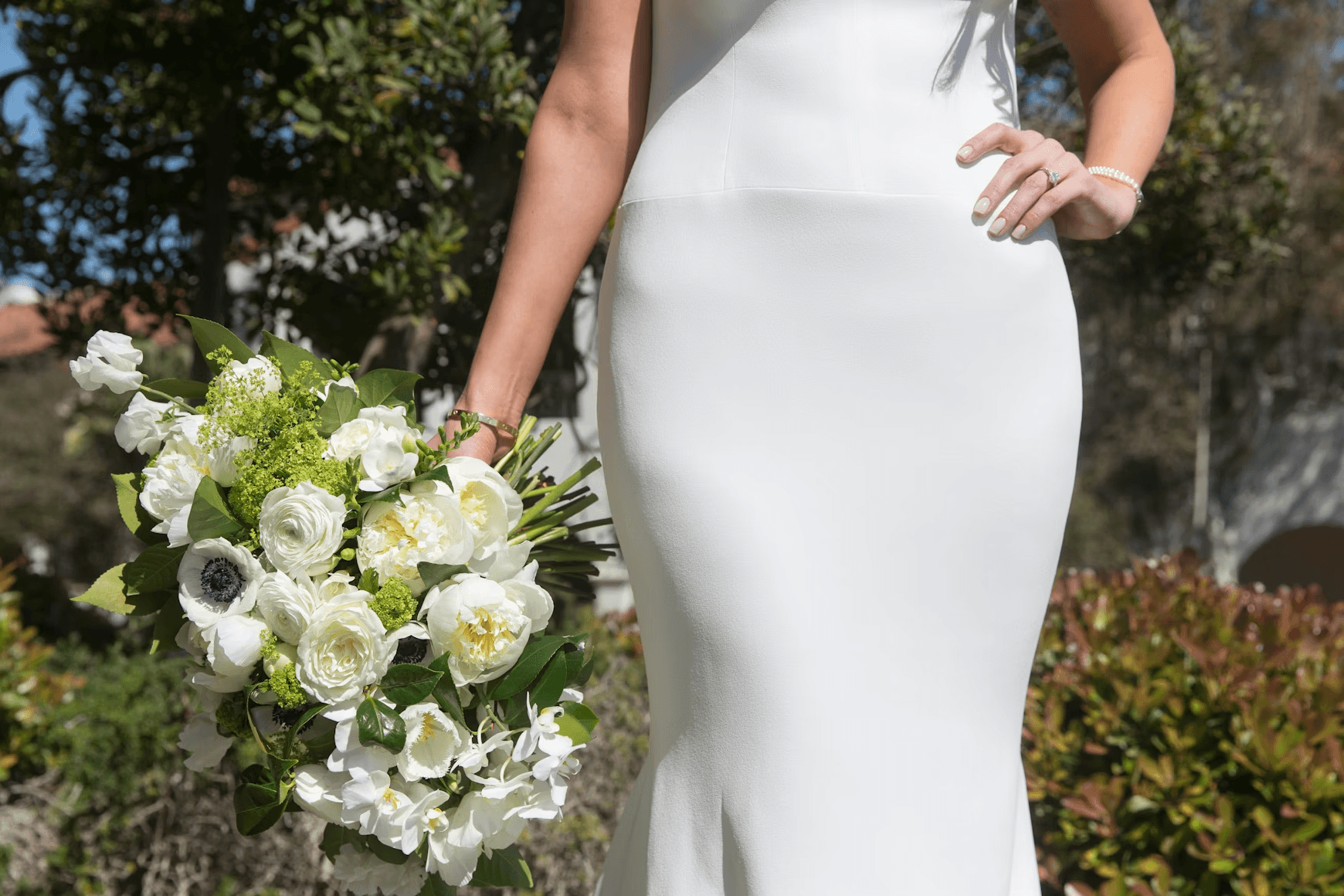 Close-up on bride holding a bouquet of white flowers in her hand