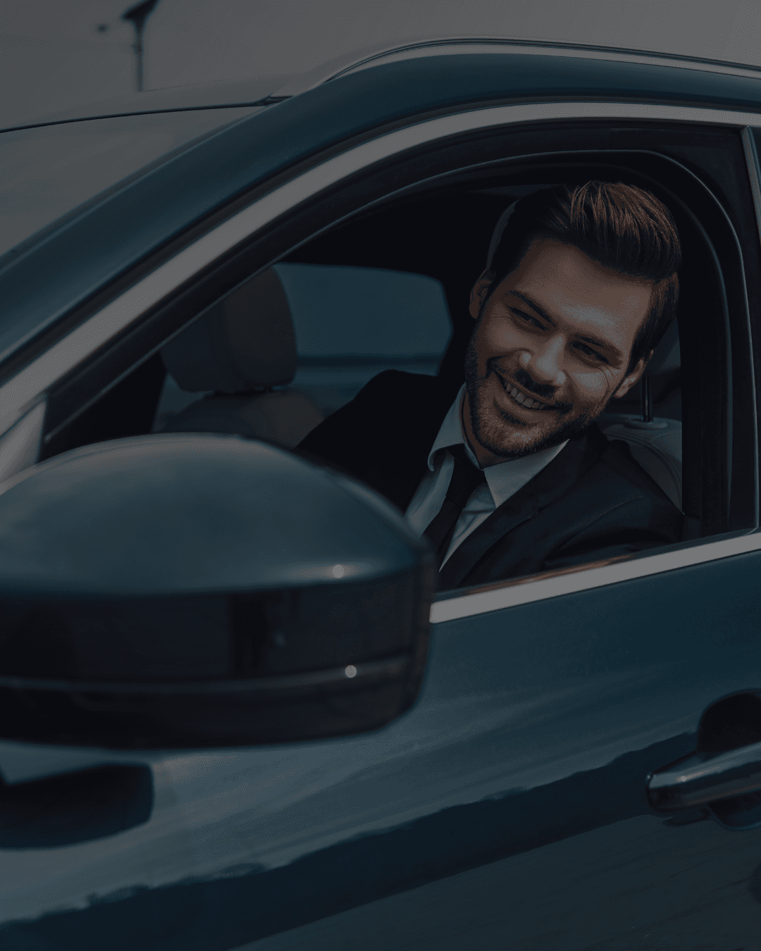 Spokojený zákazník po autodetailingu Plzeň – leštění karoserie Plzeň, čištění interiéru Plzeň, keramická ochrana Plzeň a tónování autoskel Plzeň ve VANTA Detailing