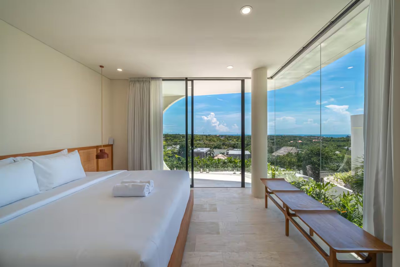 3-bedroom villa with panoramic ocean views in Bingin