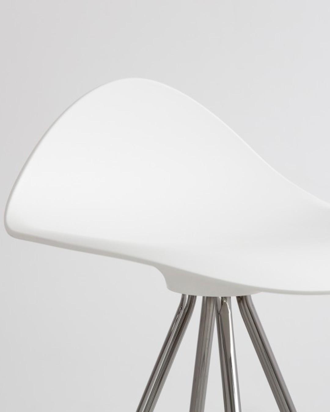 Onda stool by Jesus Gasca