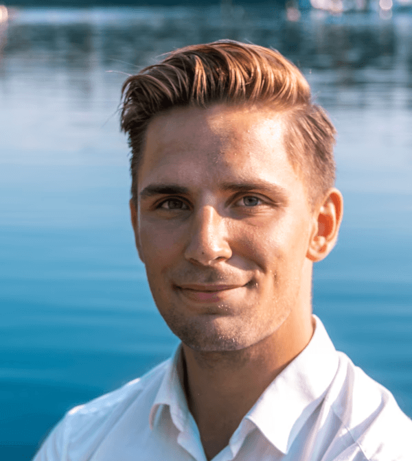 Kuva blogitekstin kirjoittajasta Antti-Villesta. Psykoterapeutin asiakashankinta ja mainonta.