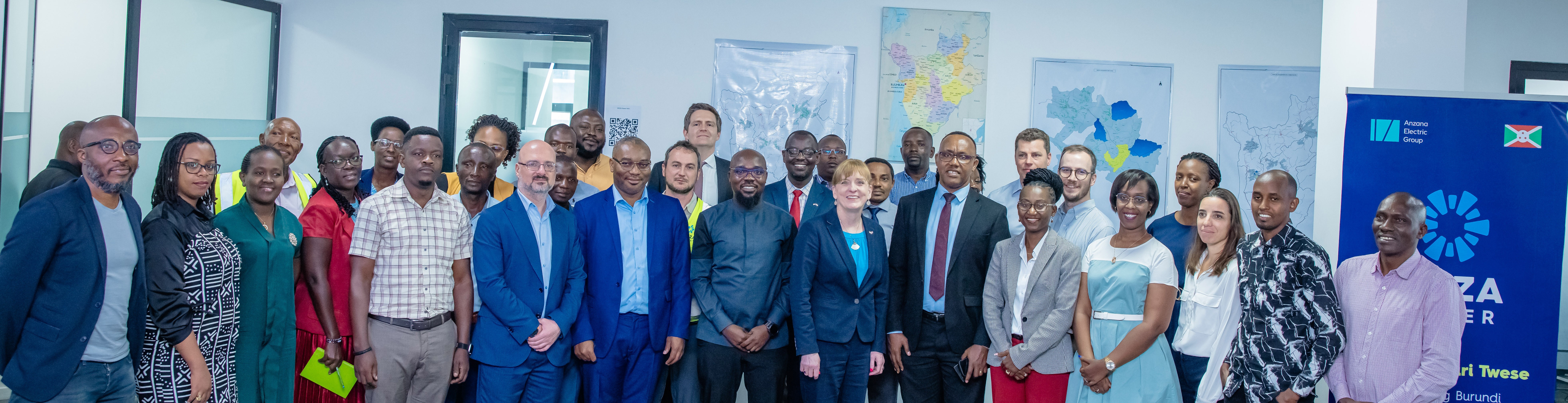 Two men discuss about solar project