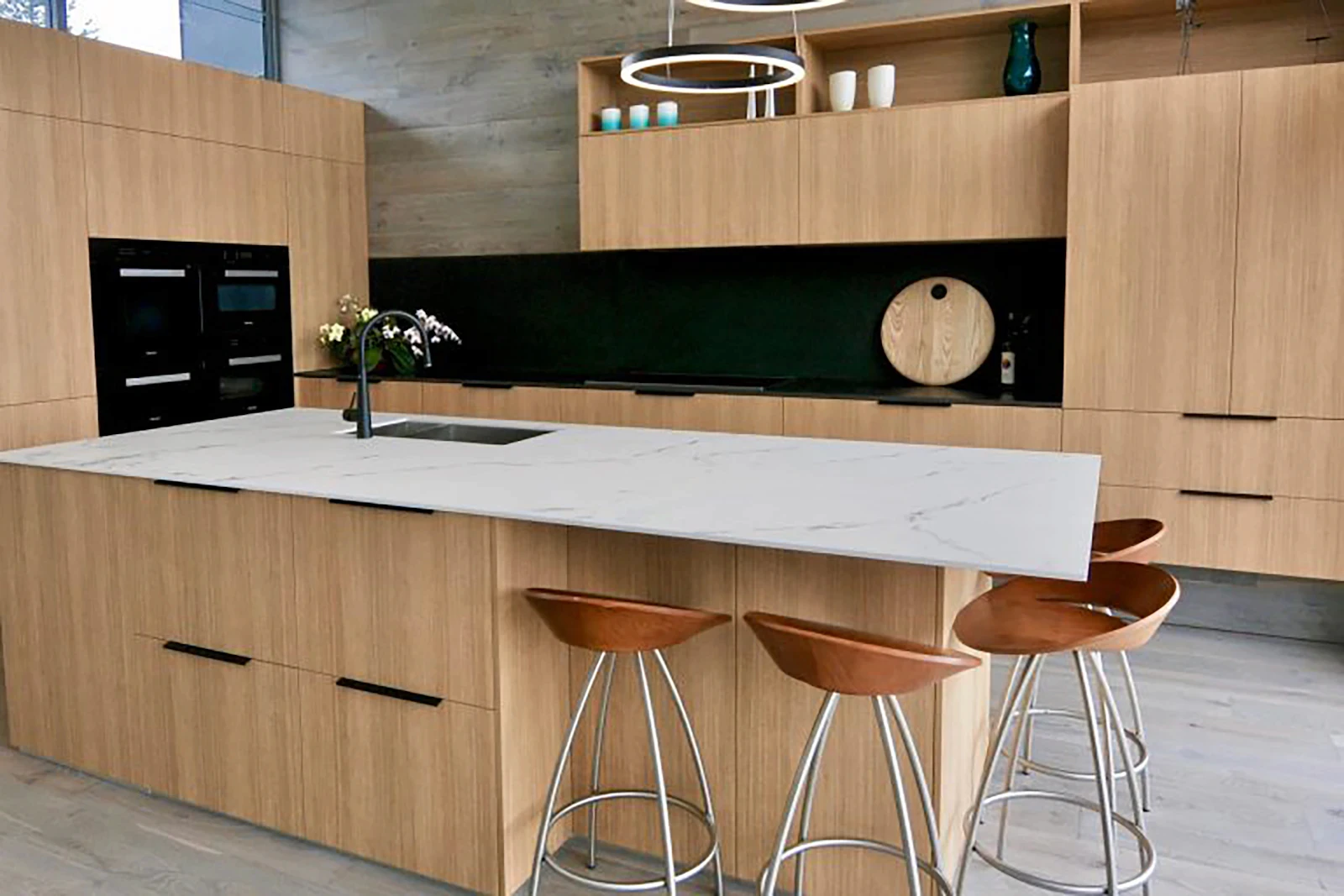 Oak & marble kitchen