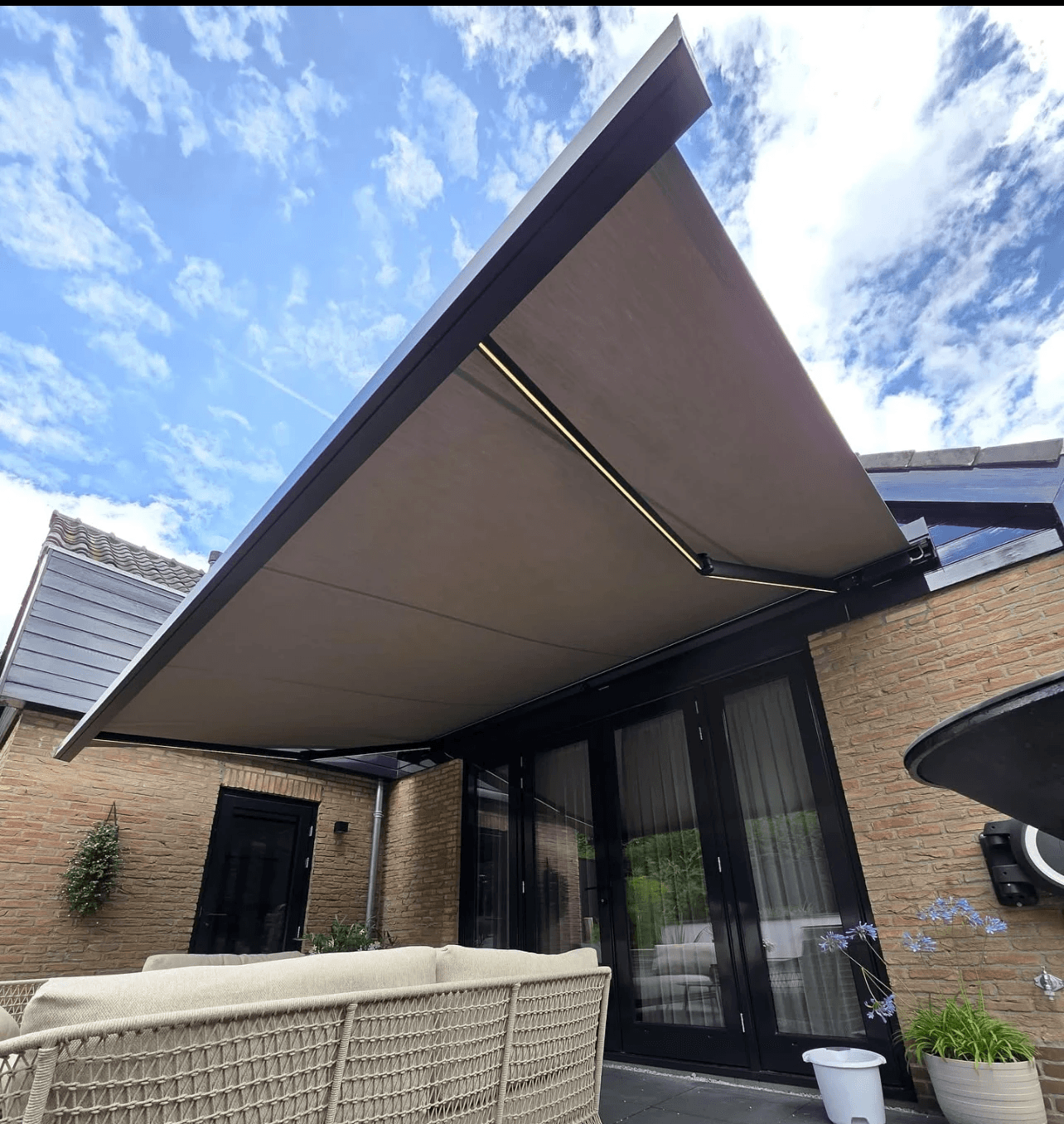 Knikarmschermen - Dugreja Putten