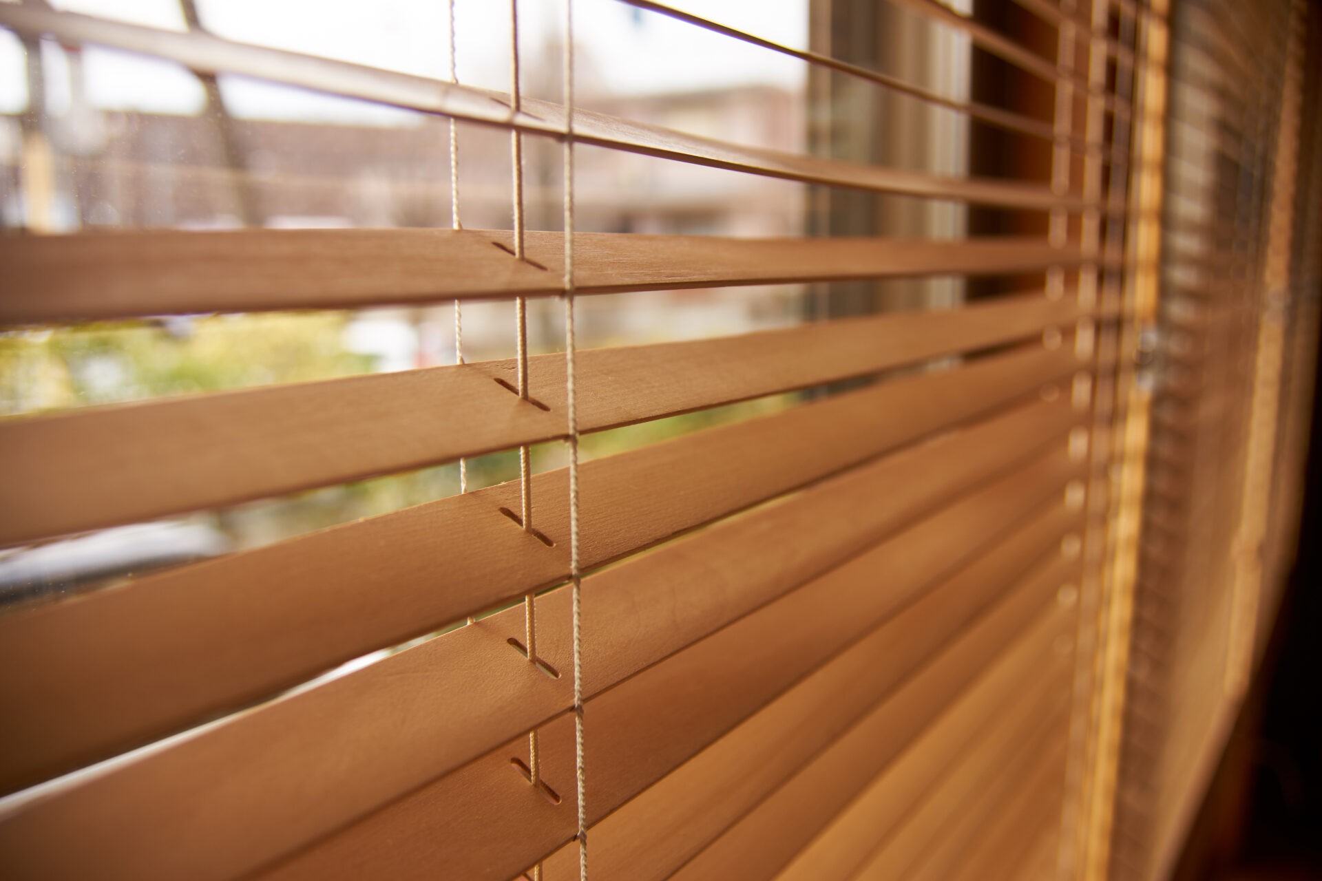 Faux wood blinds are best when you have cats. Wholesale Blind Factory
