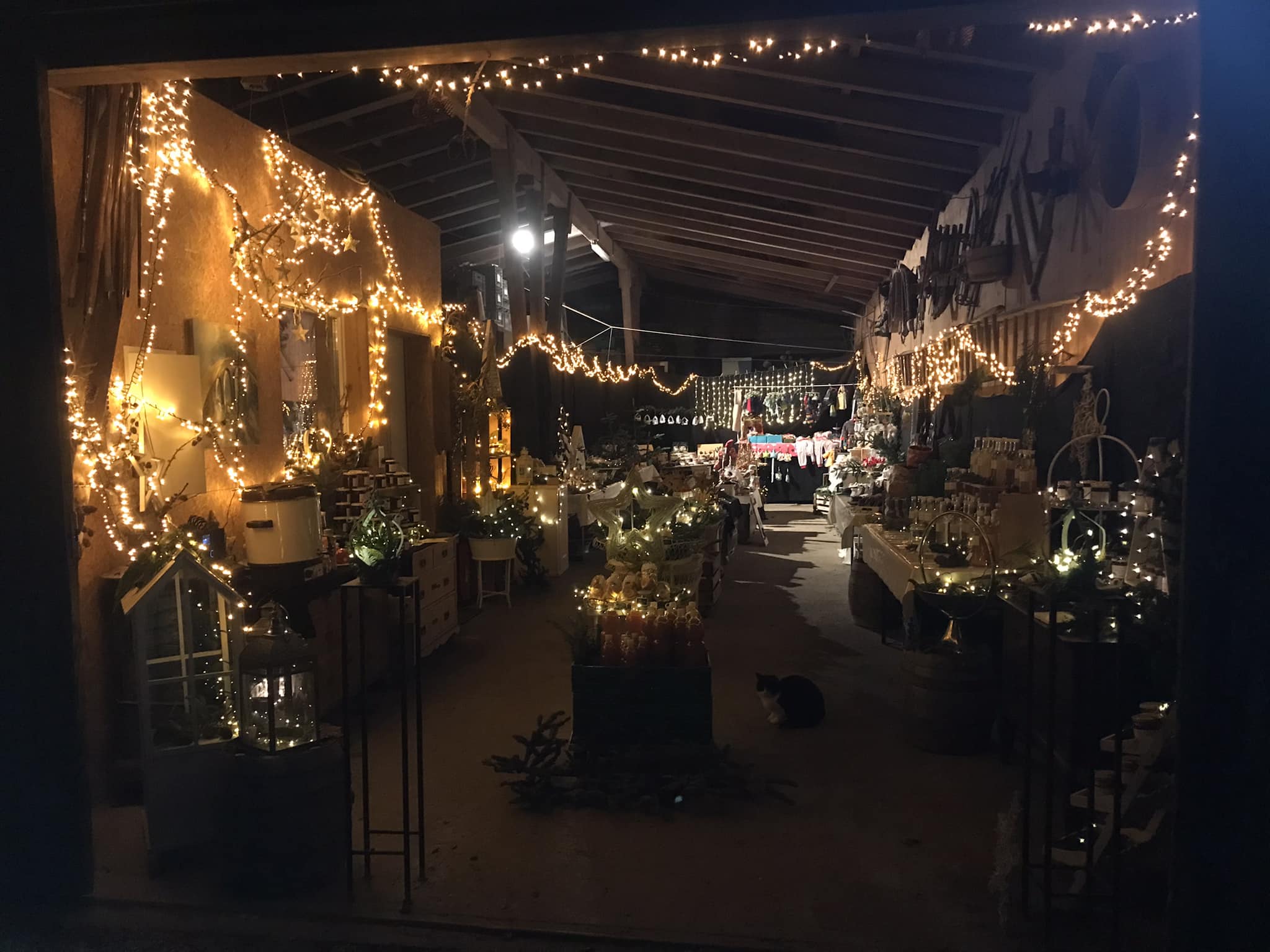 kleiner Weihachstimmender Markt in der Scheune