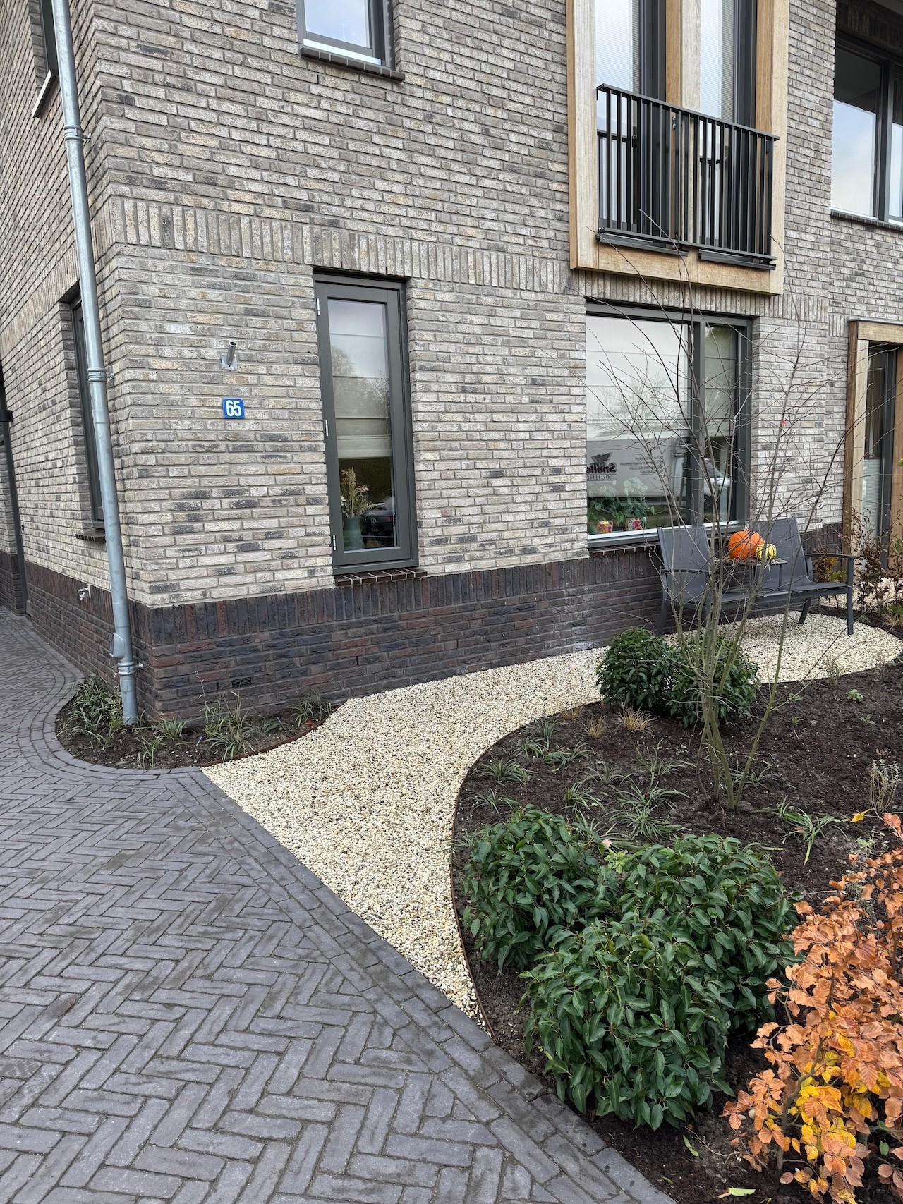 Tuin met organische vormen in Renswoude - Art gardens