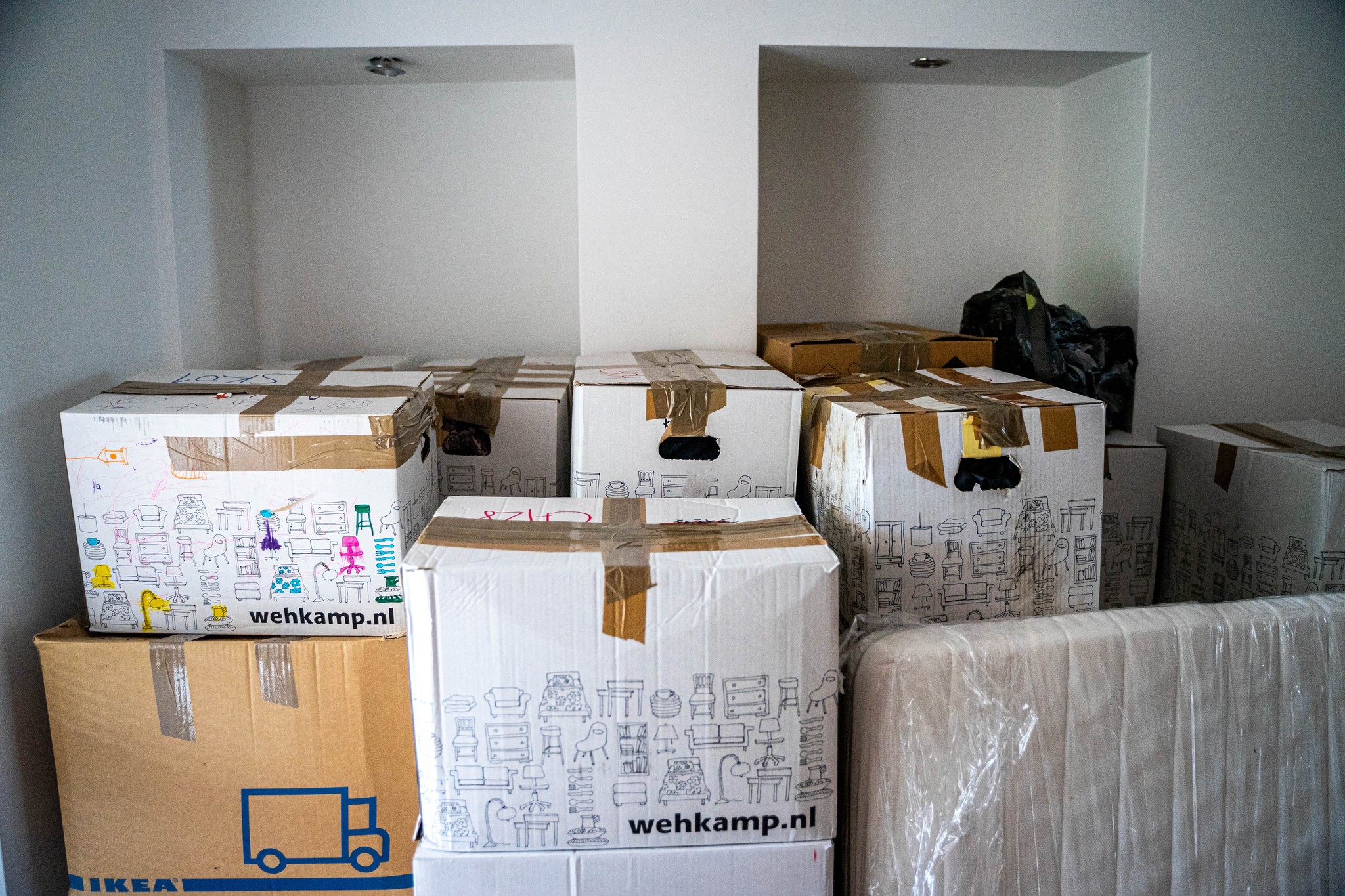How to properly pack and protect fragile items for international