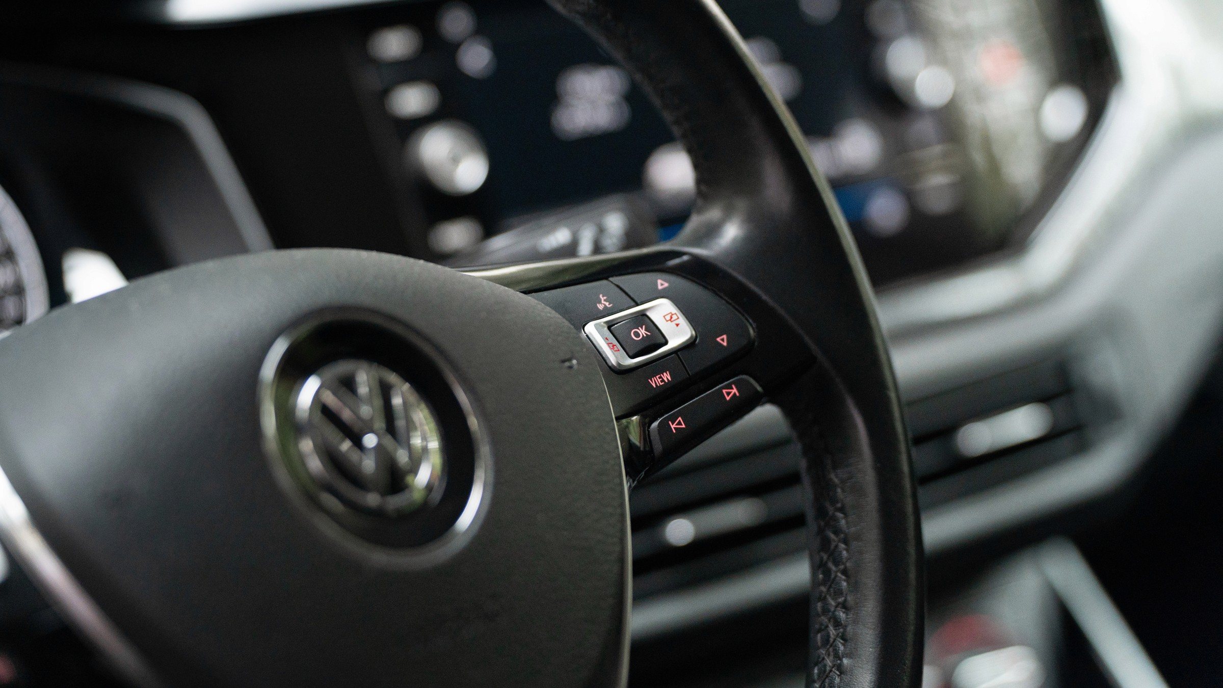 VW Polo Interieur – moderne Bedienelemente im Fahrschulfahrzeug.