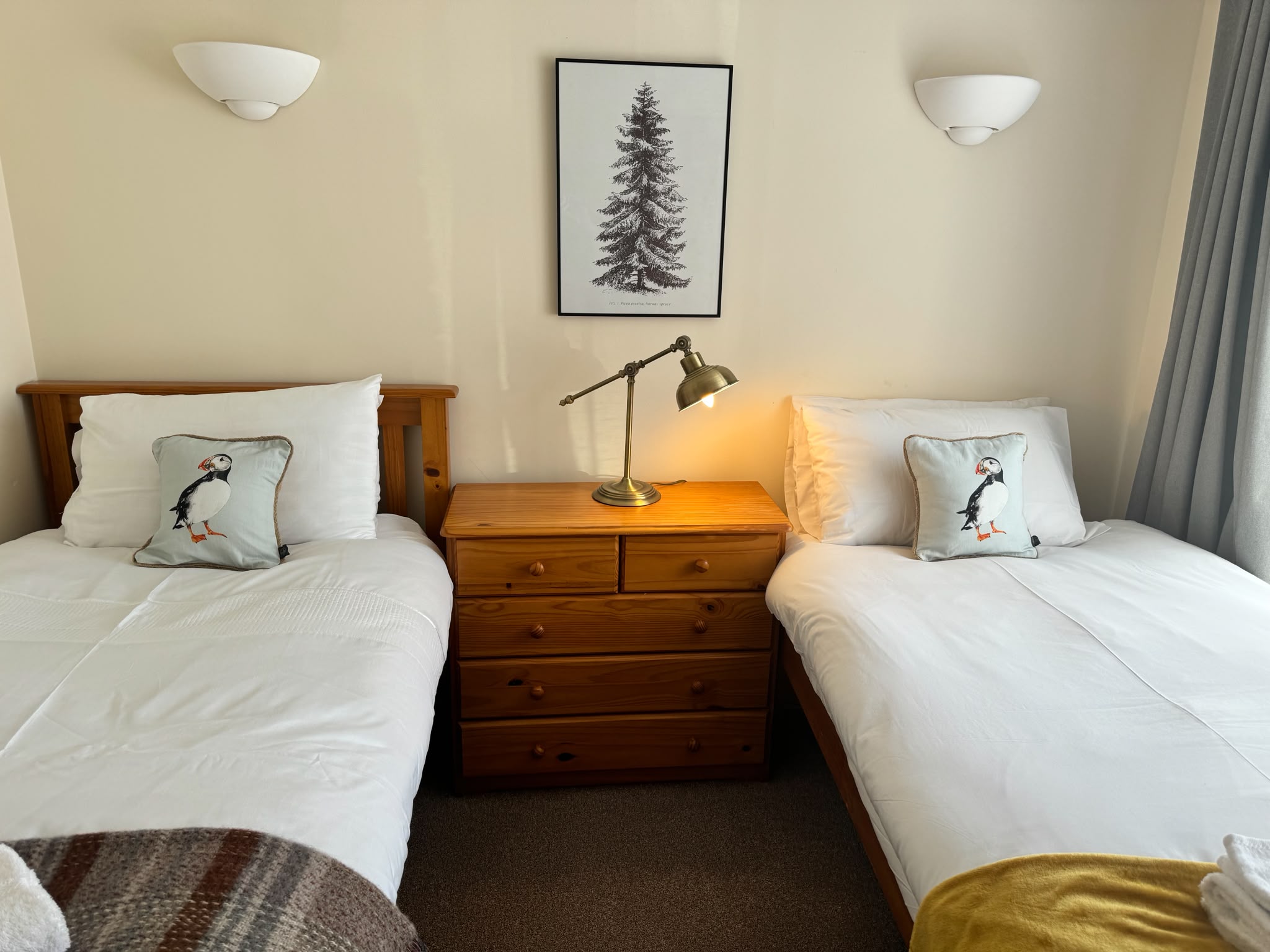 The cosy twin room of Kilrymont 