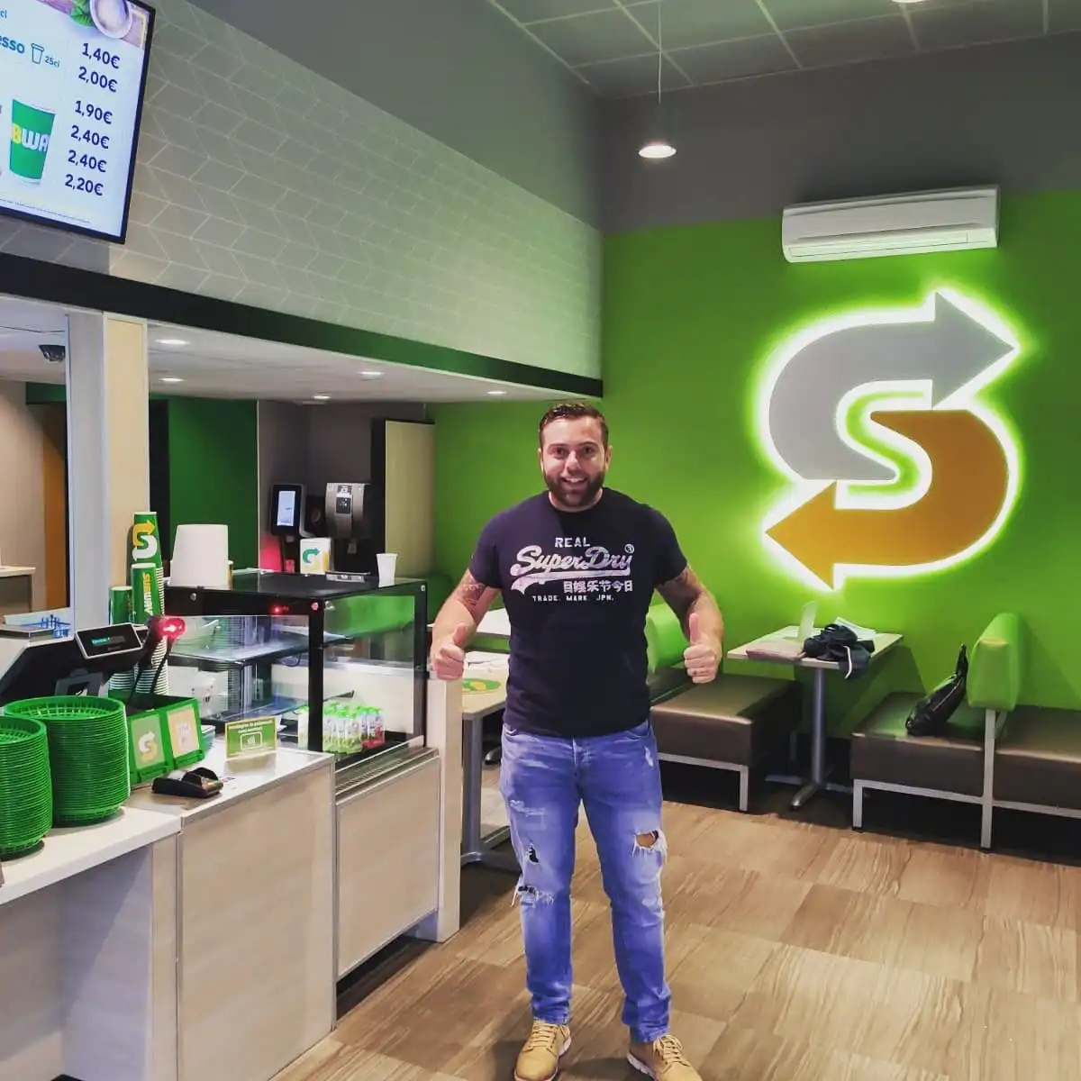 Jonathan dans son restaurant Subway à Toulouse