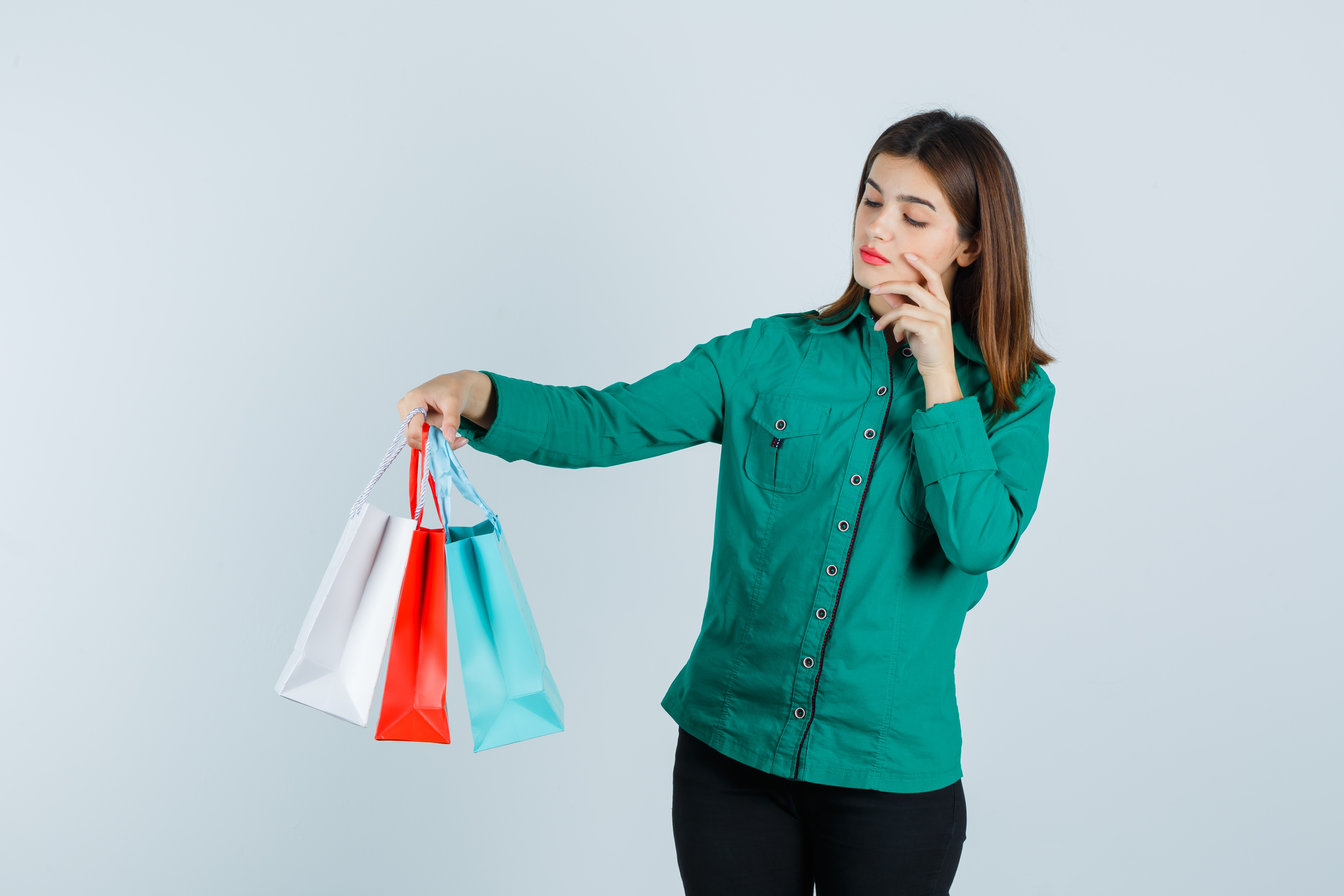Online shopper evaluating multiple purchases, representing customer experience improvements enabled by faster delivery through TikTok Shop FBT fulfillment.