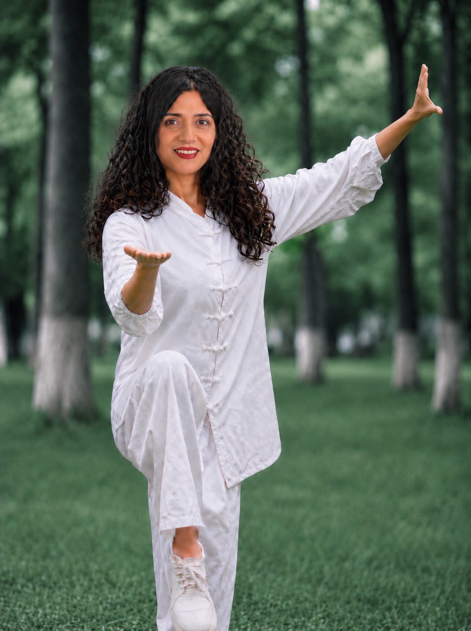 Poroshad demonstrating a Tai Chi posture outdoors.