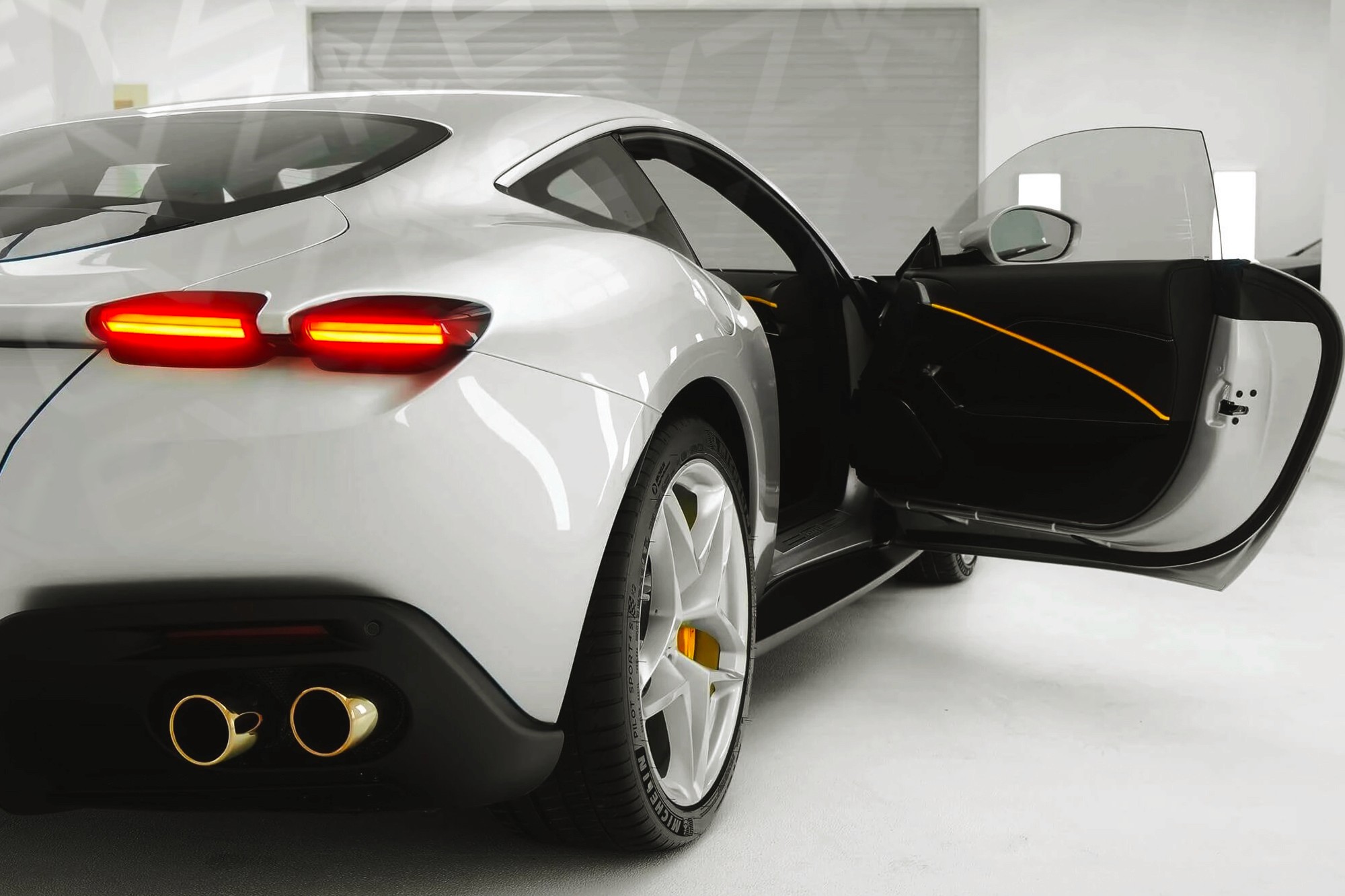 Vue extérieure arrière Ferrari Roma Gris – Location Supercar à Dubaï | Keyz Rent