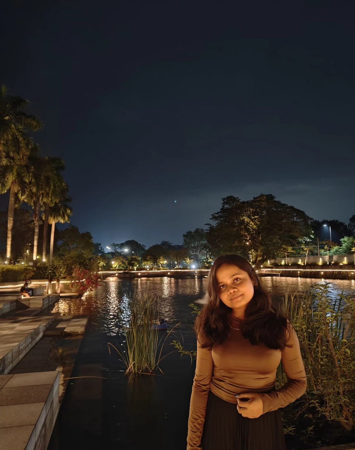 shallow focus photography of woman outdoor during day
