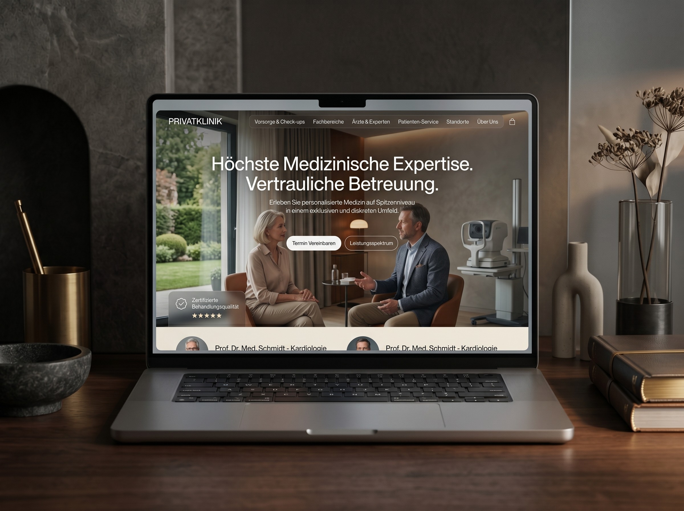 Moderne Privatklinik Website in Mannheim auf Laptop dargestellt