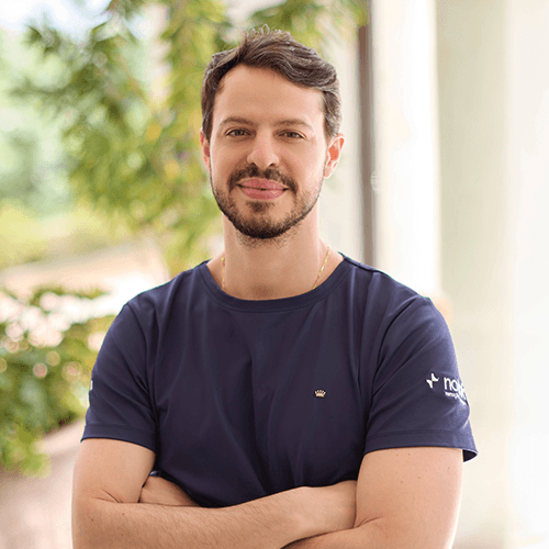 Dr. Leonardo Quinet Guimarães, médico especialista em remoção de tatuagem a laser na clínica NO INK