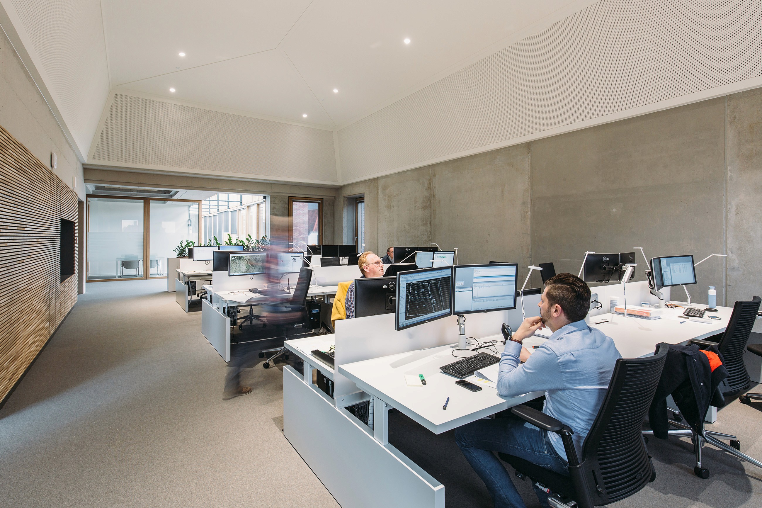 Interior photo of the work areas of adminstrative departments inside the city hall of Deventer