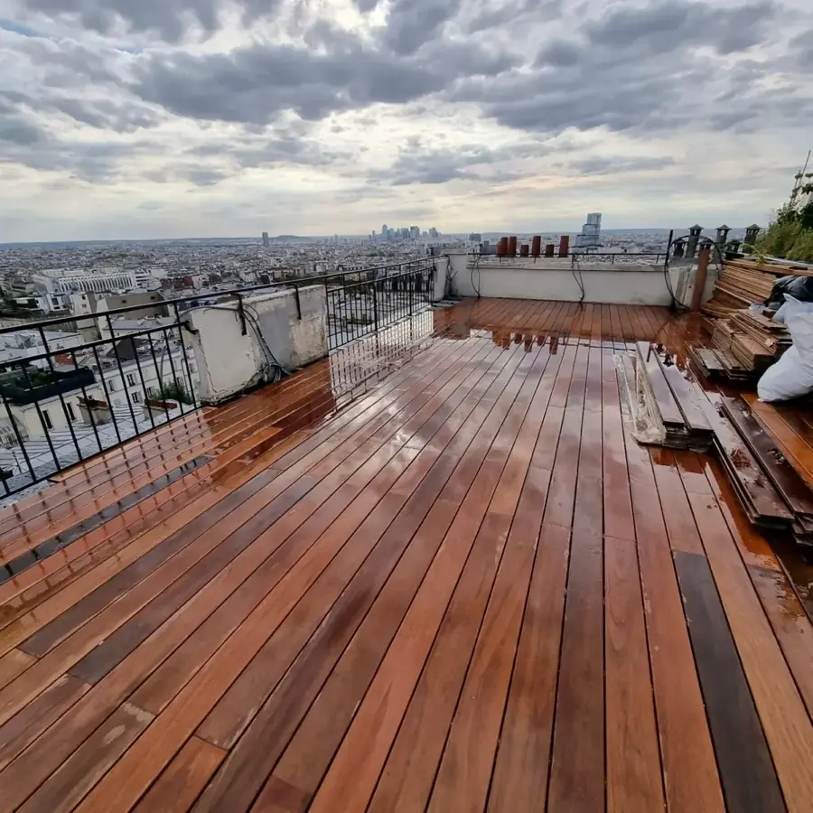 Terrasse en lames de bois posée par RED France