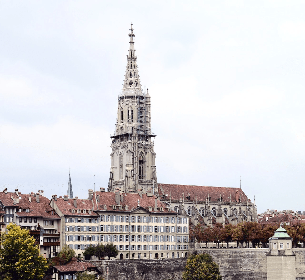 photography of dam during daytime