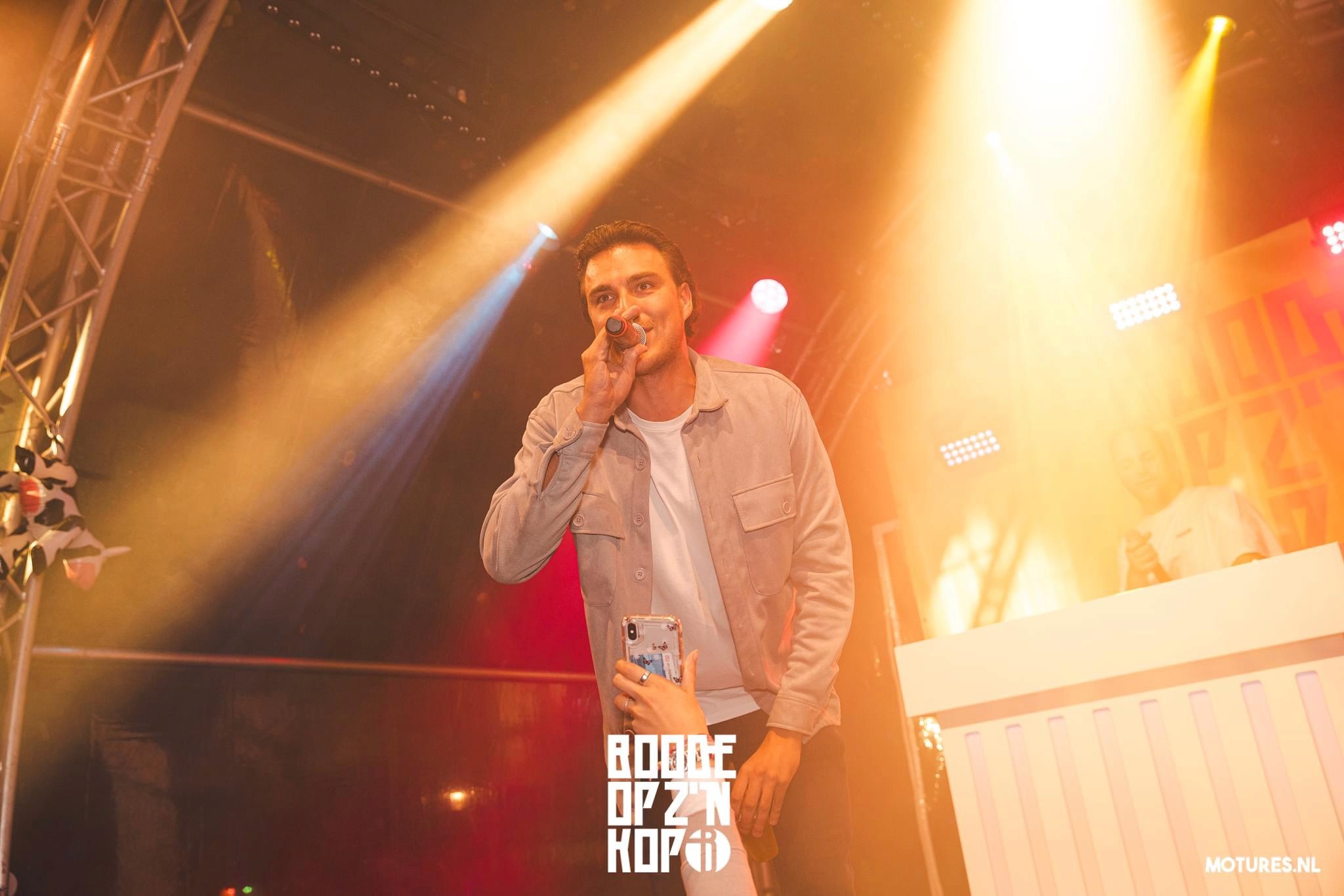 DJ Lars Woudenberg pakt de microfoon