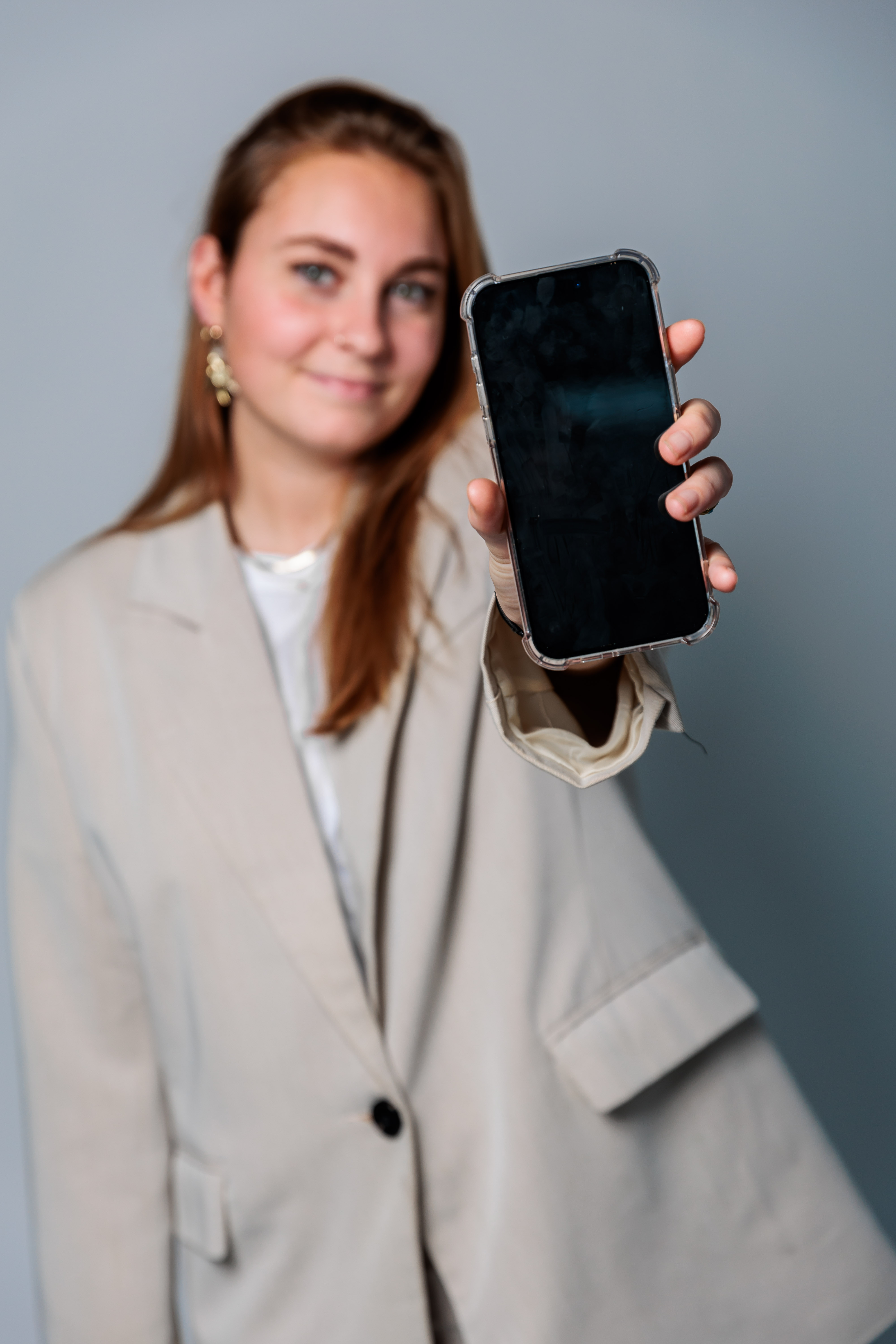 woman showing an iphone