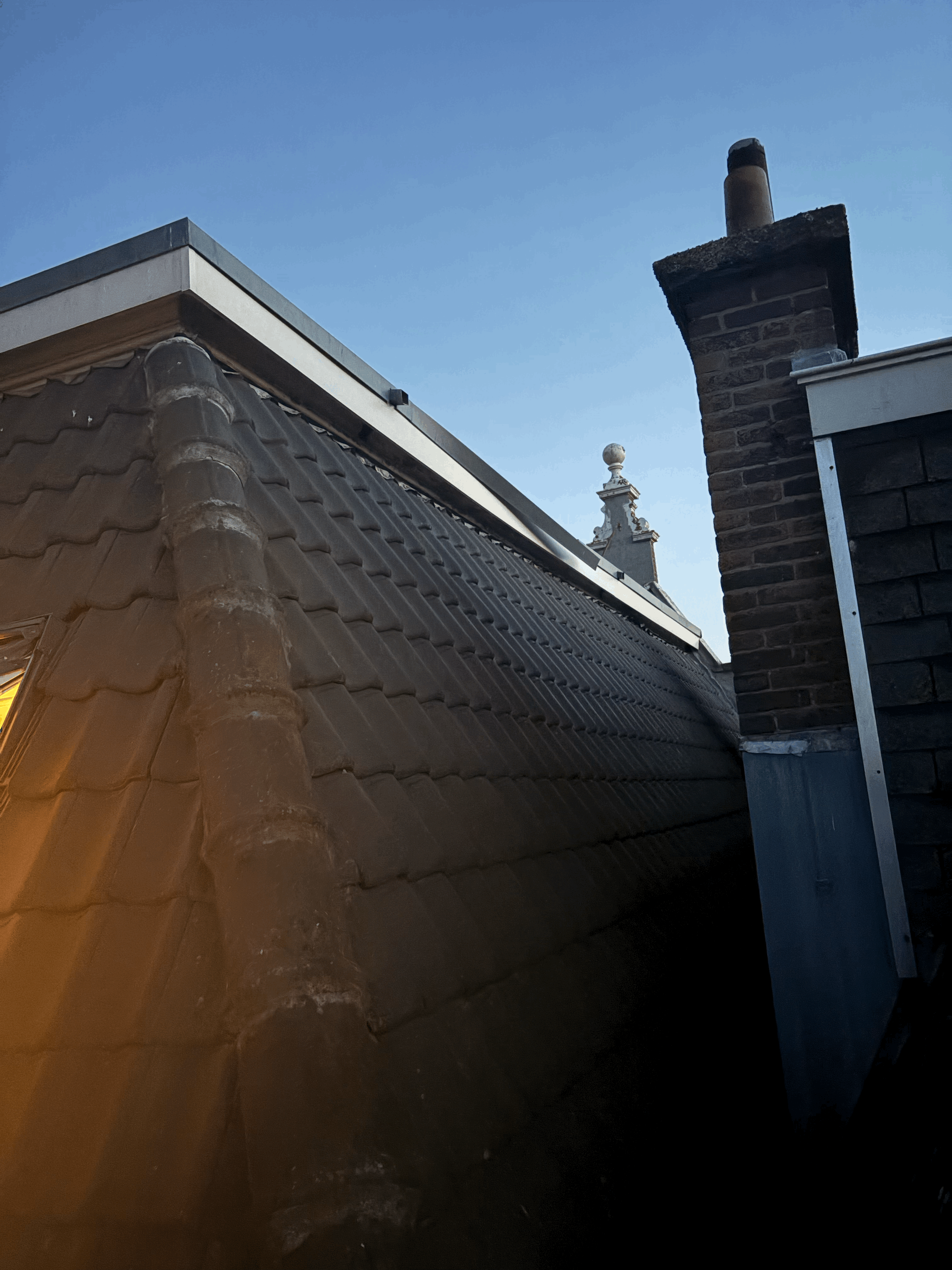 A man stading with Surfboard