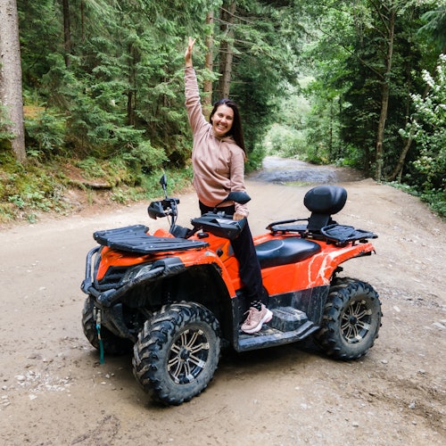 ATV Safari pakikipagsapalaran sa kagubatan.