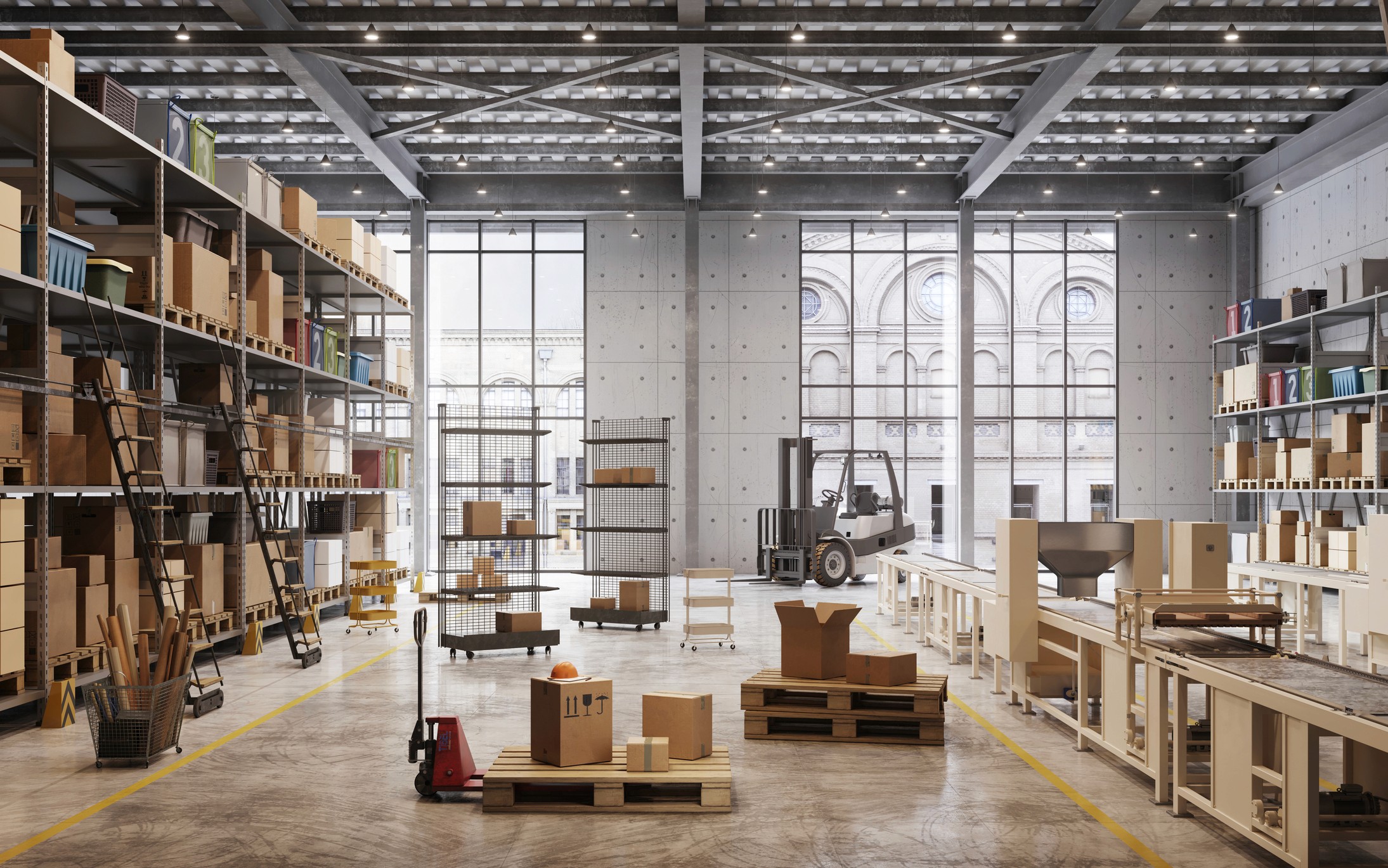 Eine Industriehalle mit Regalen und Kartons