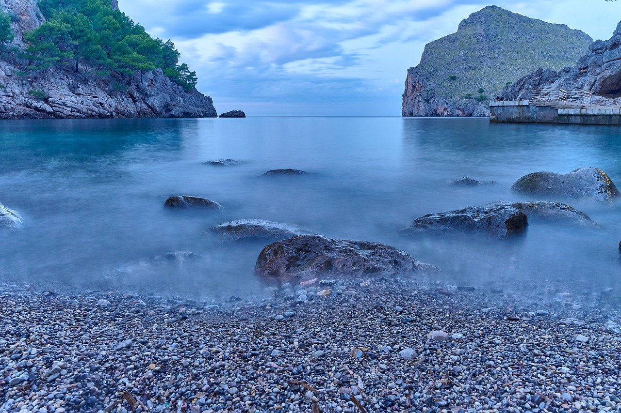 double decker exhibit builders, island booth design services, modular exhibit systems