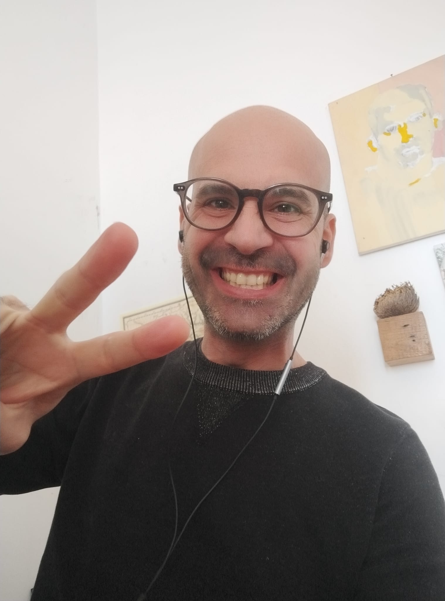 Carlo celanetti titolare green code agency in postazione di lavoro