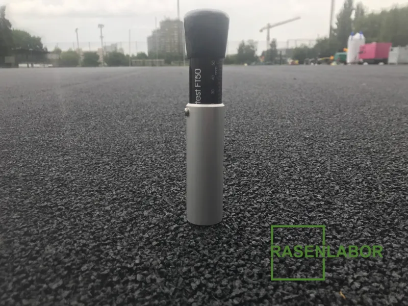 Vor-Ort Qualitätsmessung beim Sportplatzbau